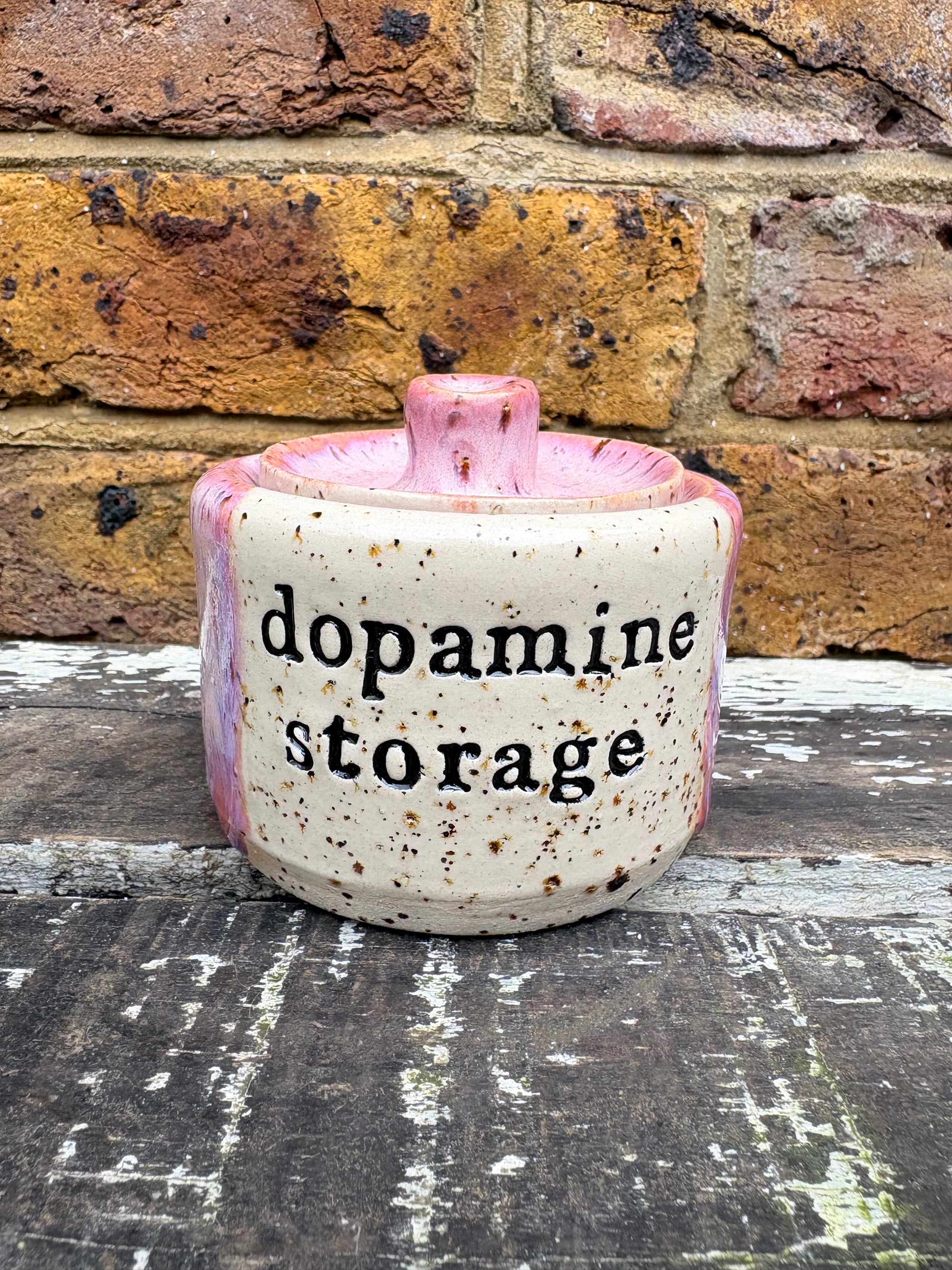 "dopamine storage" lidded pot (pink)
