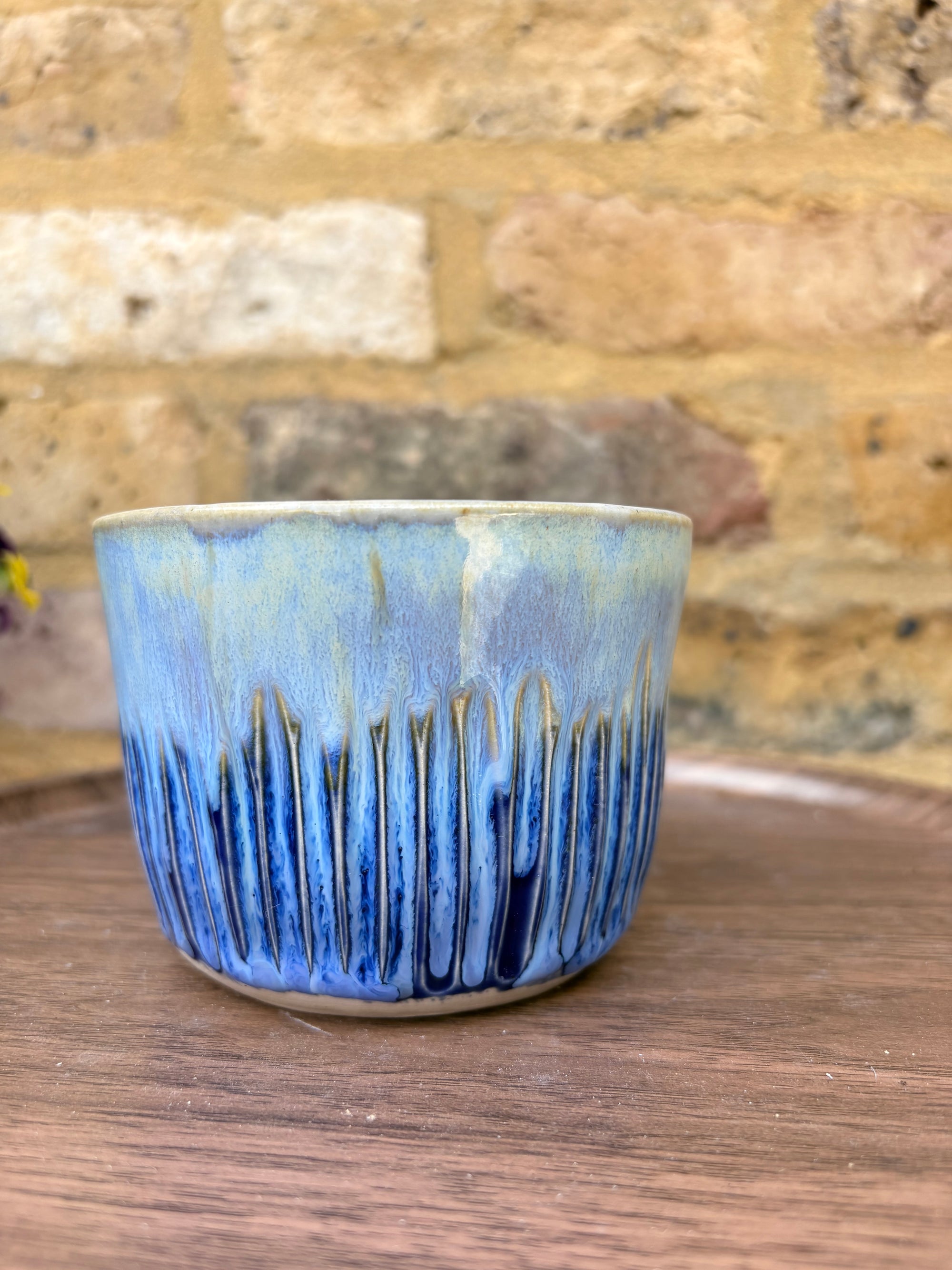 "cunt off fuck face” mug (blue, grooves)