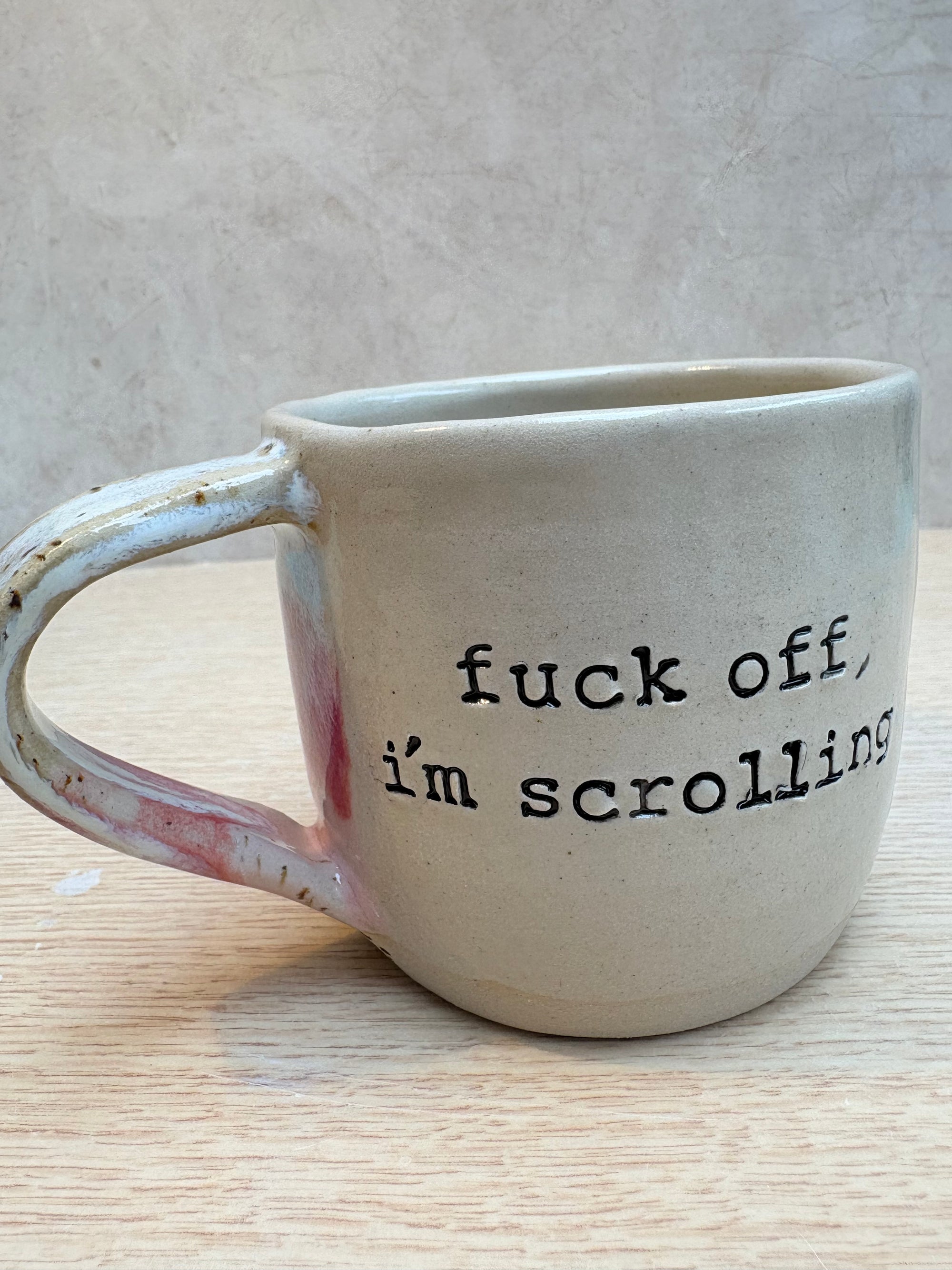 “Fuck off i'm reading" mug (Pink Raspberry Ripple) (smaller)