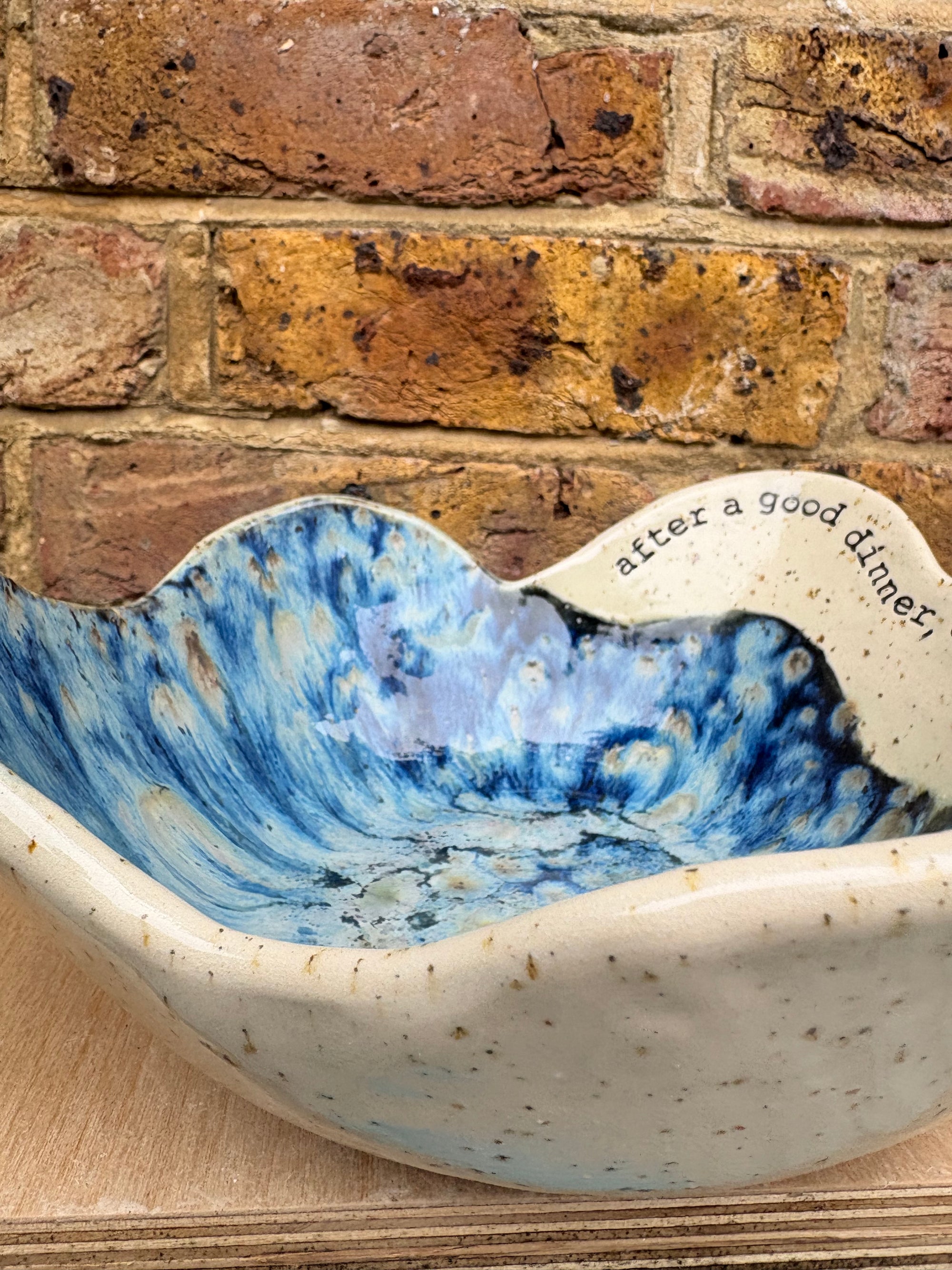 Oscar Wilde "after a good dinner, one can forgive anybody, even one's relatives" bowl