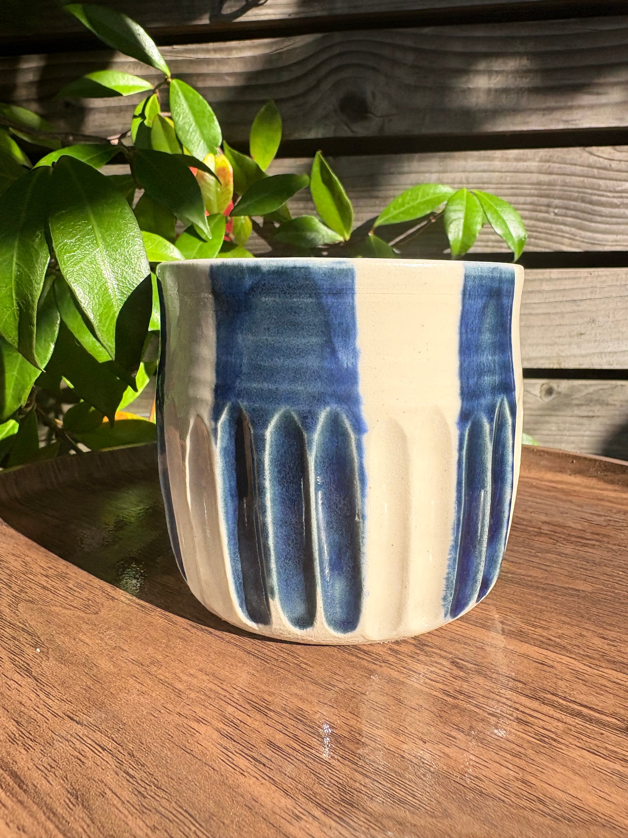 "fuck off, i'm watching the traitors" mug (no handle/dark blue/grooves, 320ml)