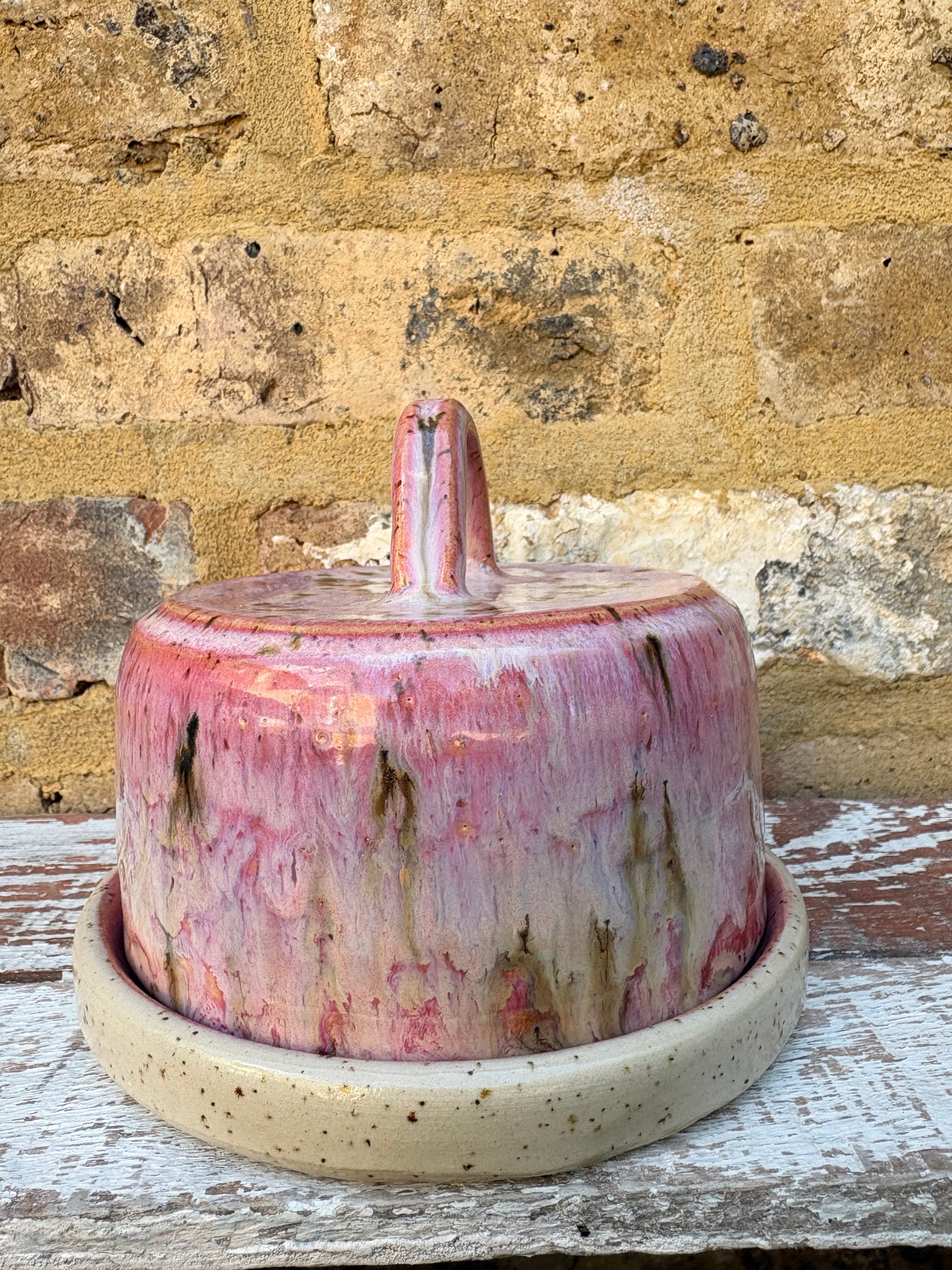 Butter Dish (butter slut, pink wood, flecked clay, handle)