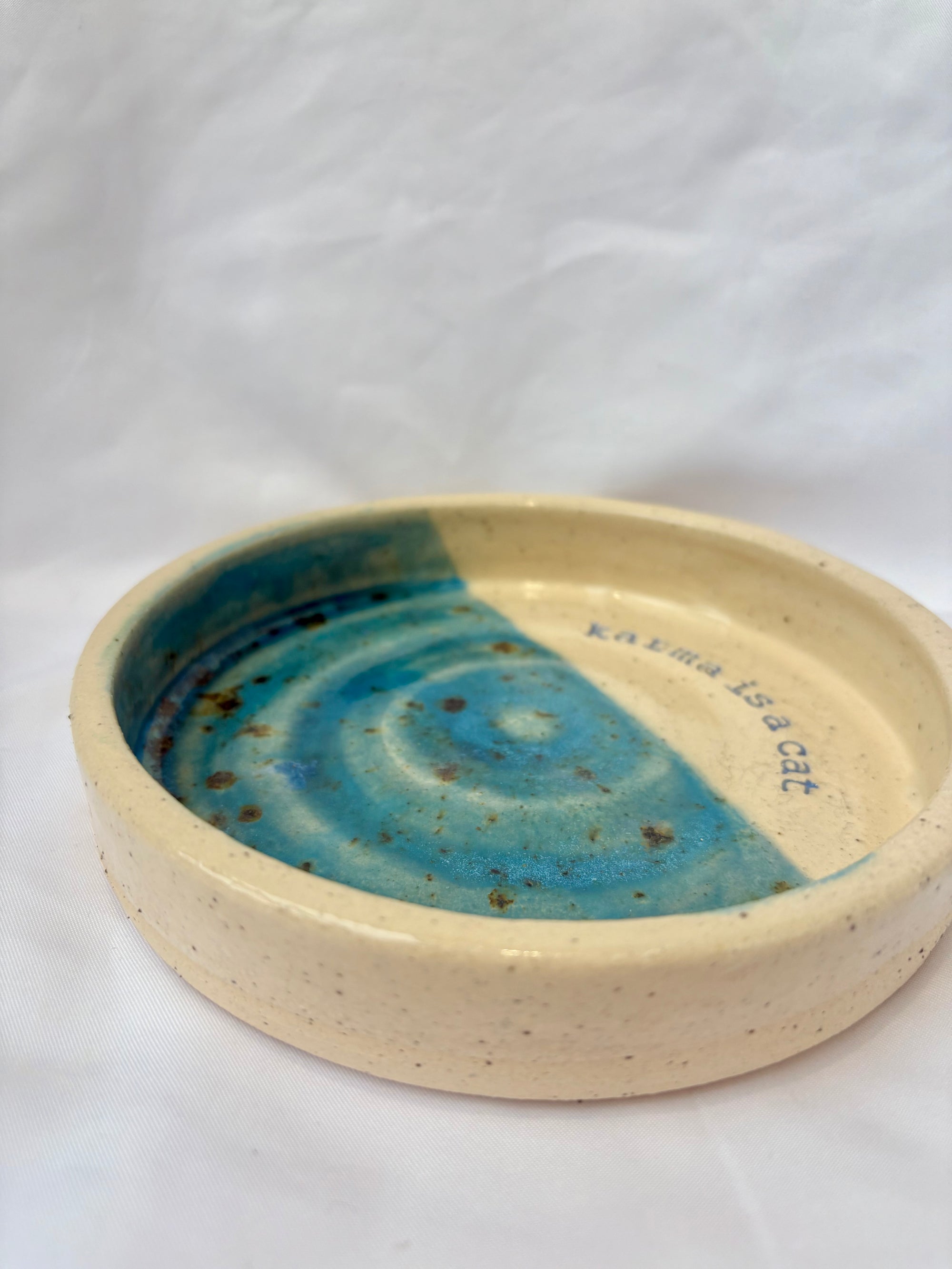 “karma is a cat” cat bowl (blue)