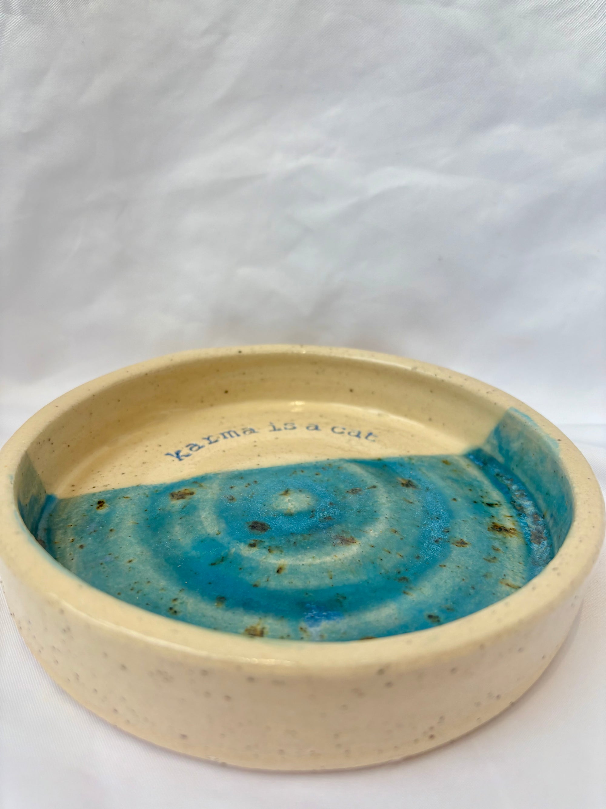 “karma is a cat” cat bowl (blue)