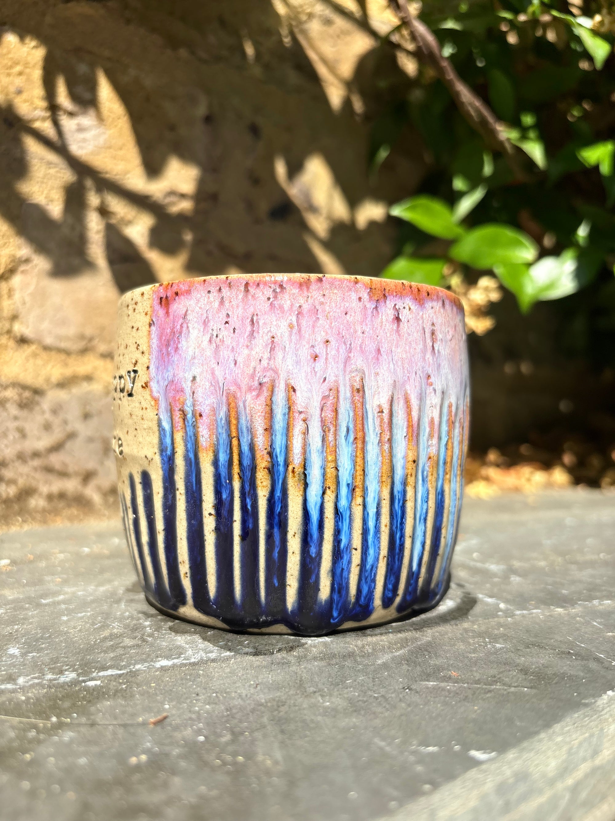 "really happy to be here” "what a bunch of cunts" mug (pink/ blue grooves, 340ml)