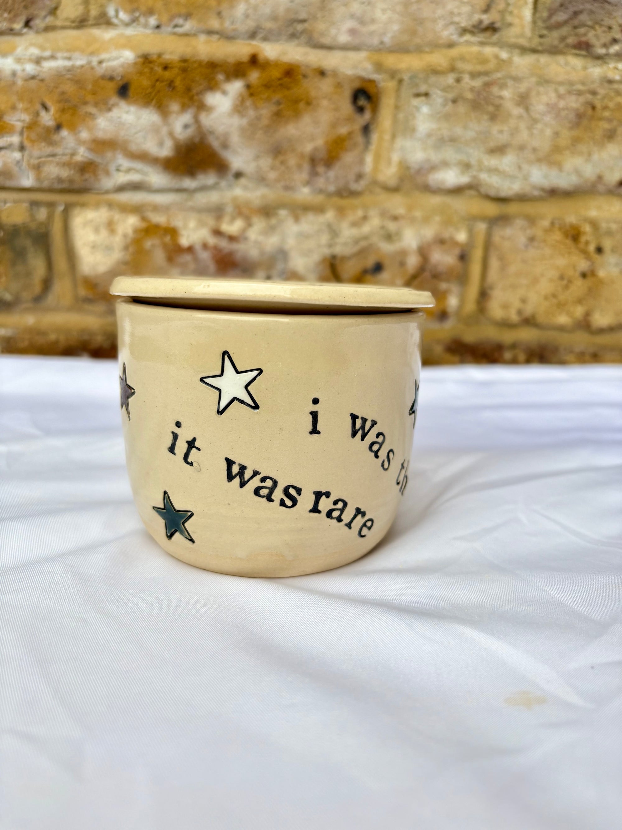 Cute lidded star pot