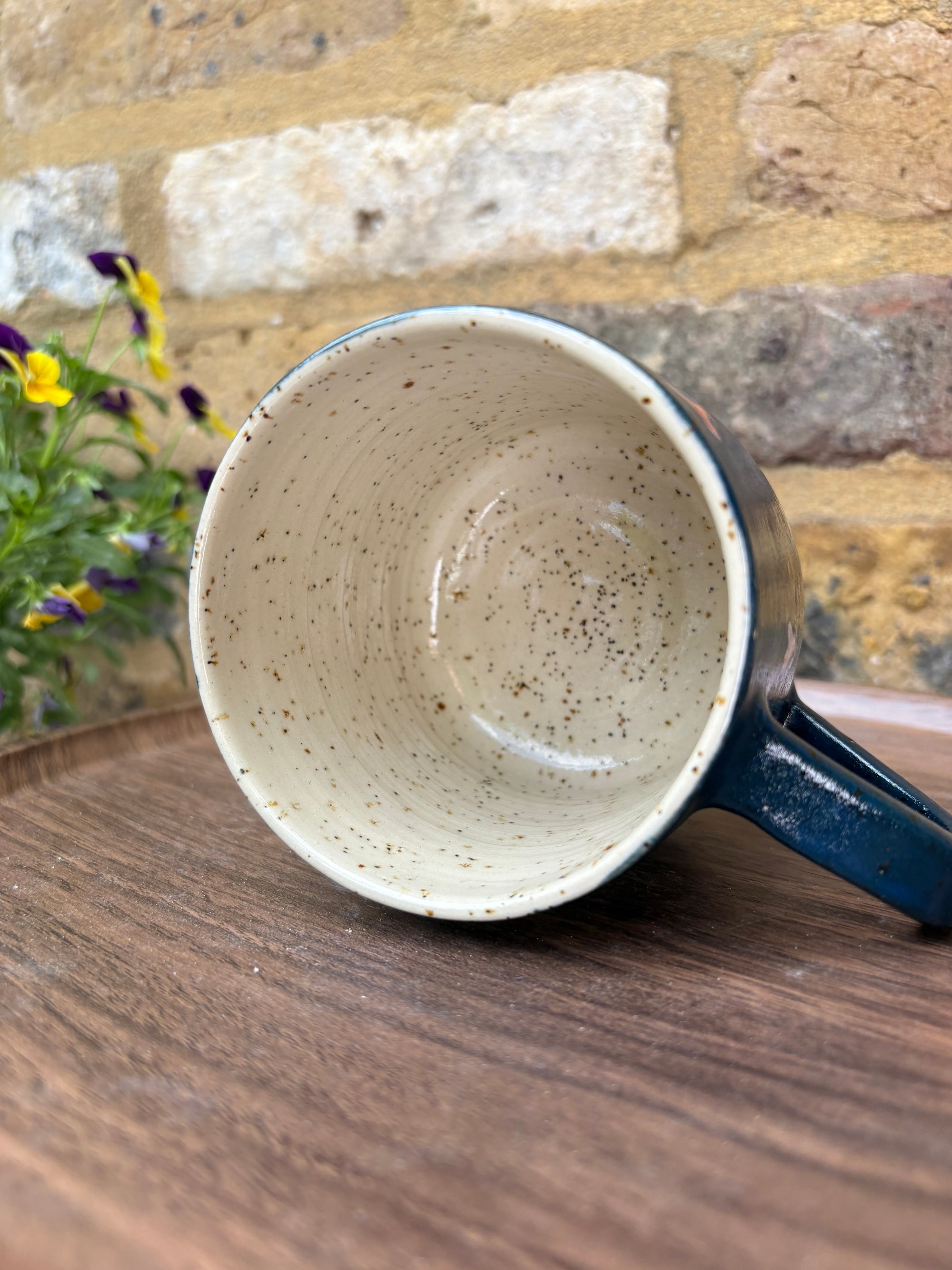 “Fuck off i'm reading" mug (blue/hearts)