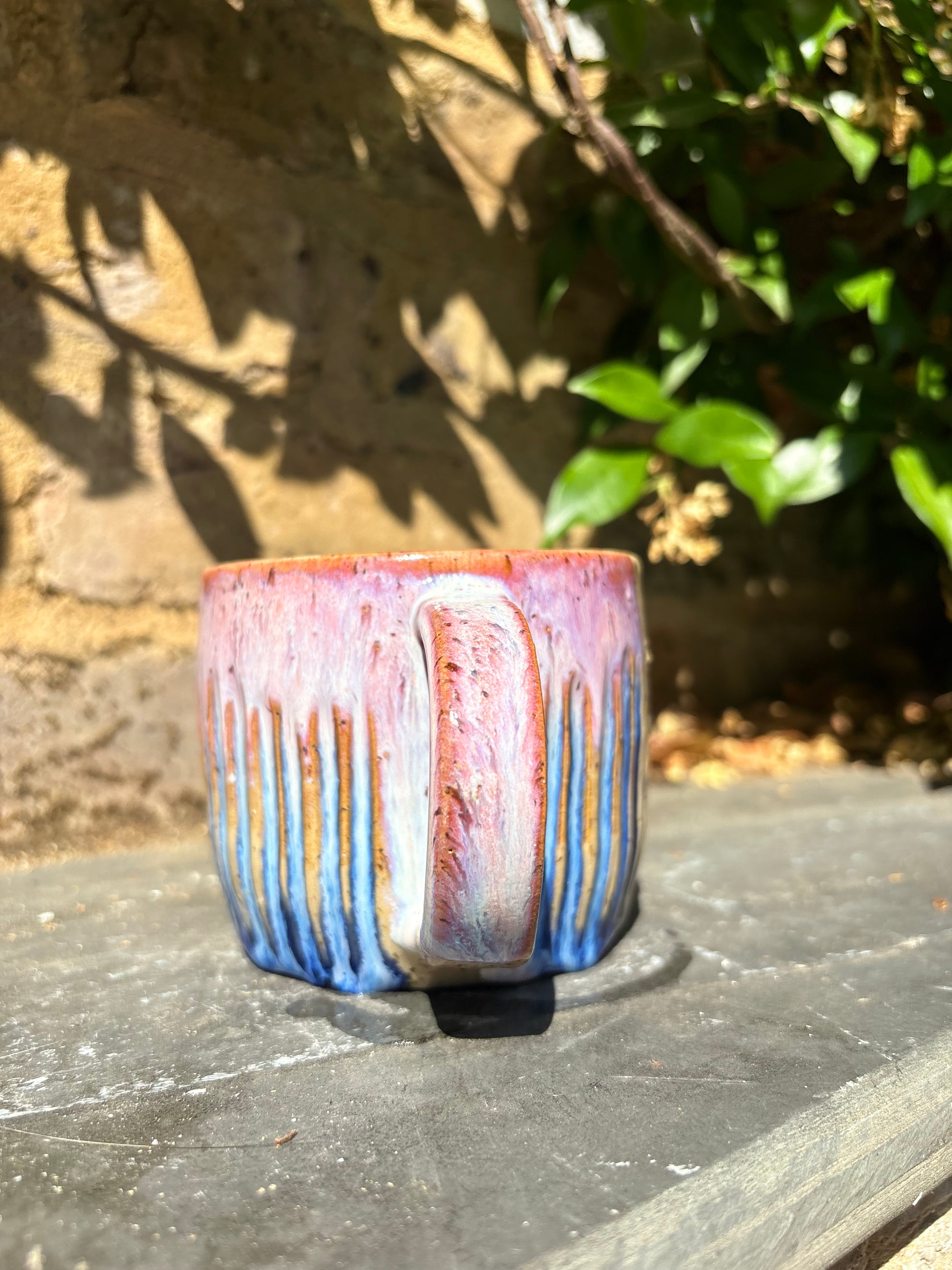 "really happy to be here” "what a bunch of cunts" mug (pink/ blue grooves, 340ml)