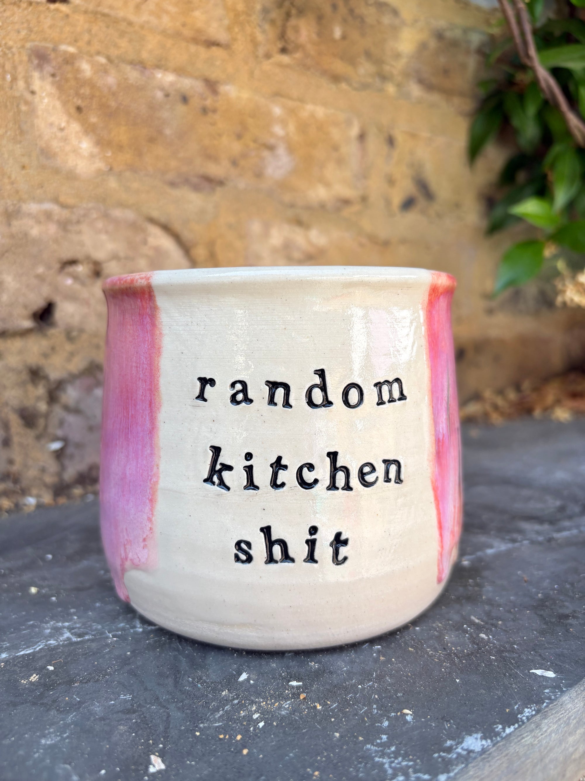 "random kitchen shit" utensil holder (pink)