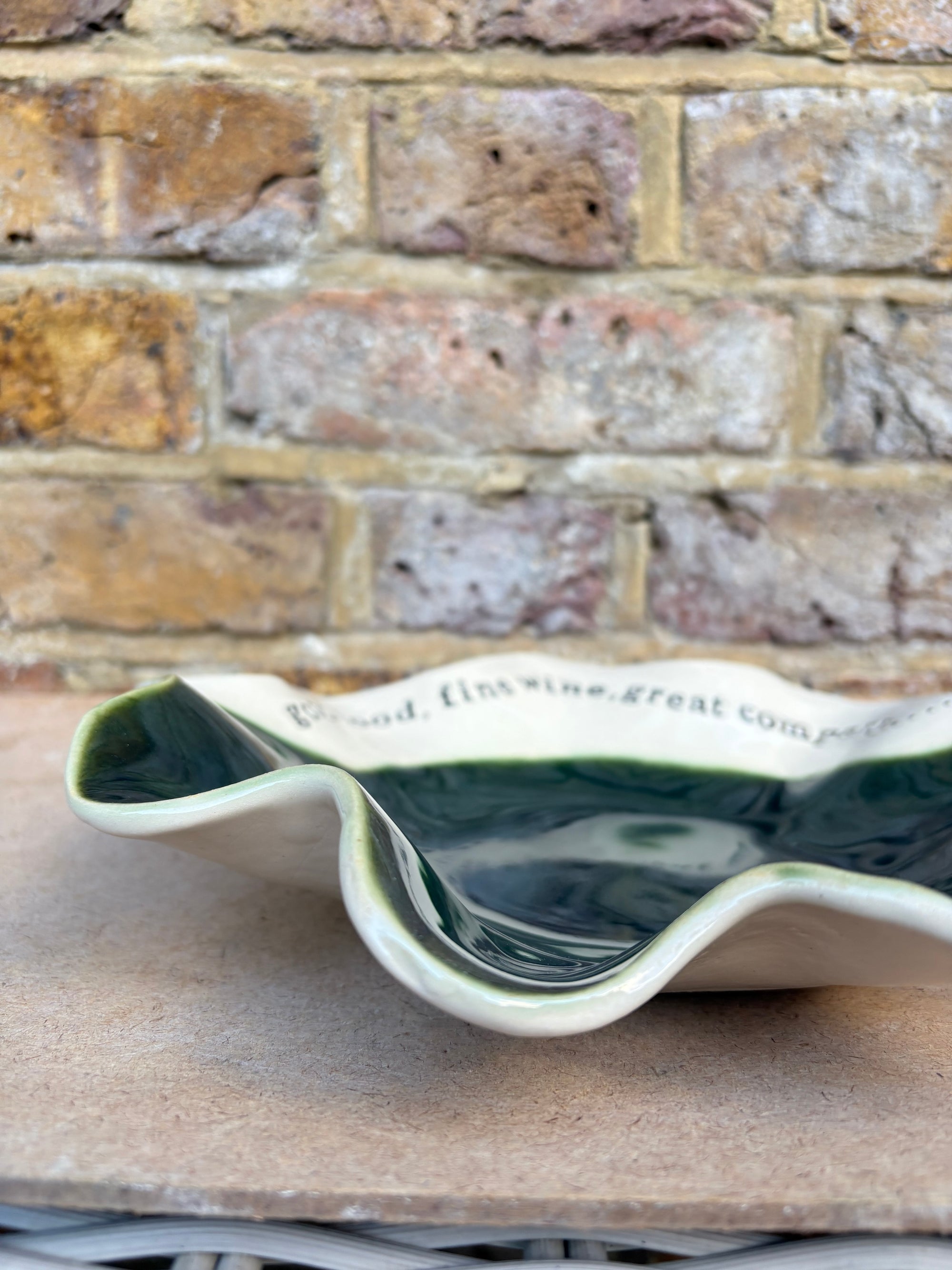 "good food, fine wine, good company..." dish (emerald)