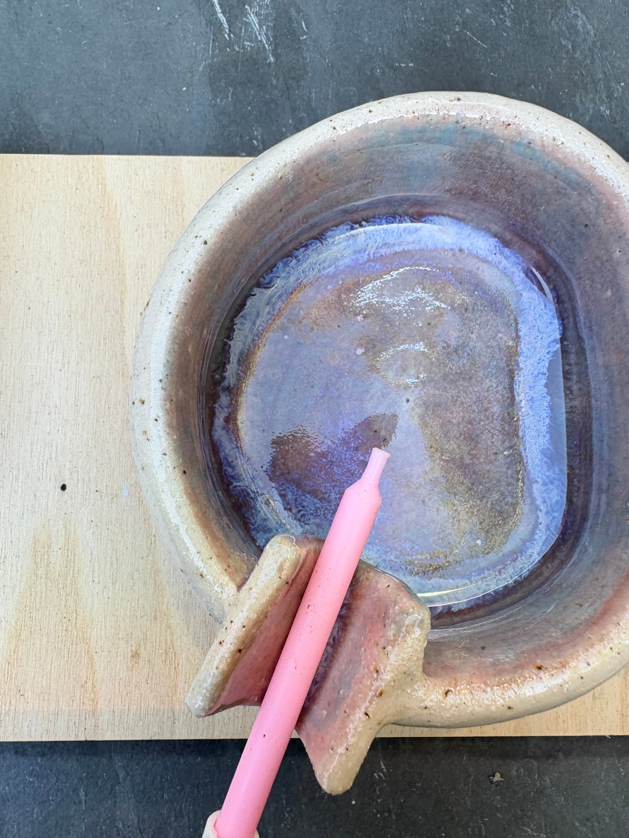 Ashtray with lighter holder (purple)