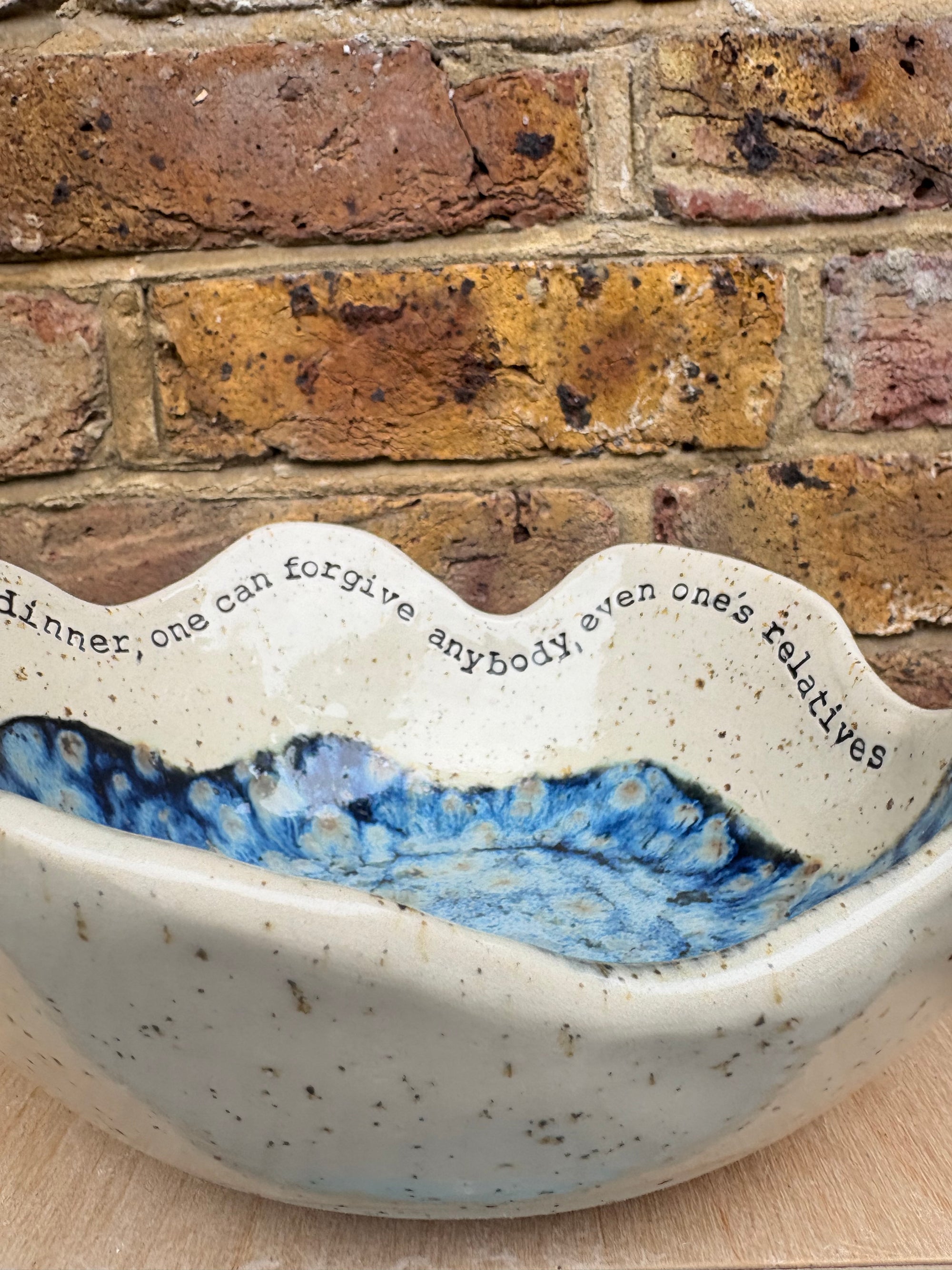 Oscar Wilde "after a good dinner, one can forgive anybody, even one's relatives" bowl