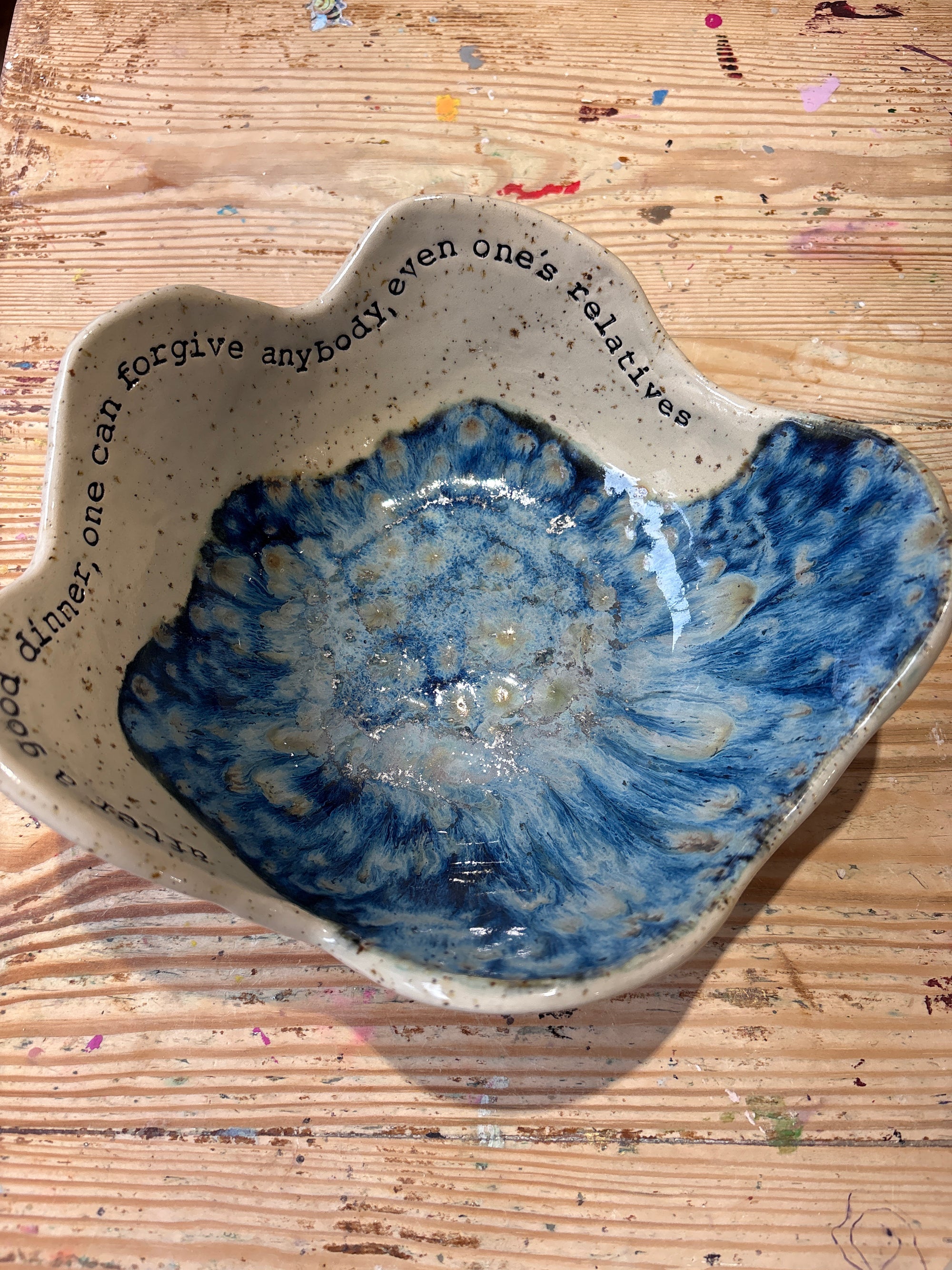 Oscar Wilde "after a good dinner, one can forgive anybody, even one's relatives" bowl