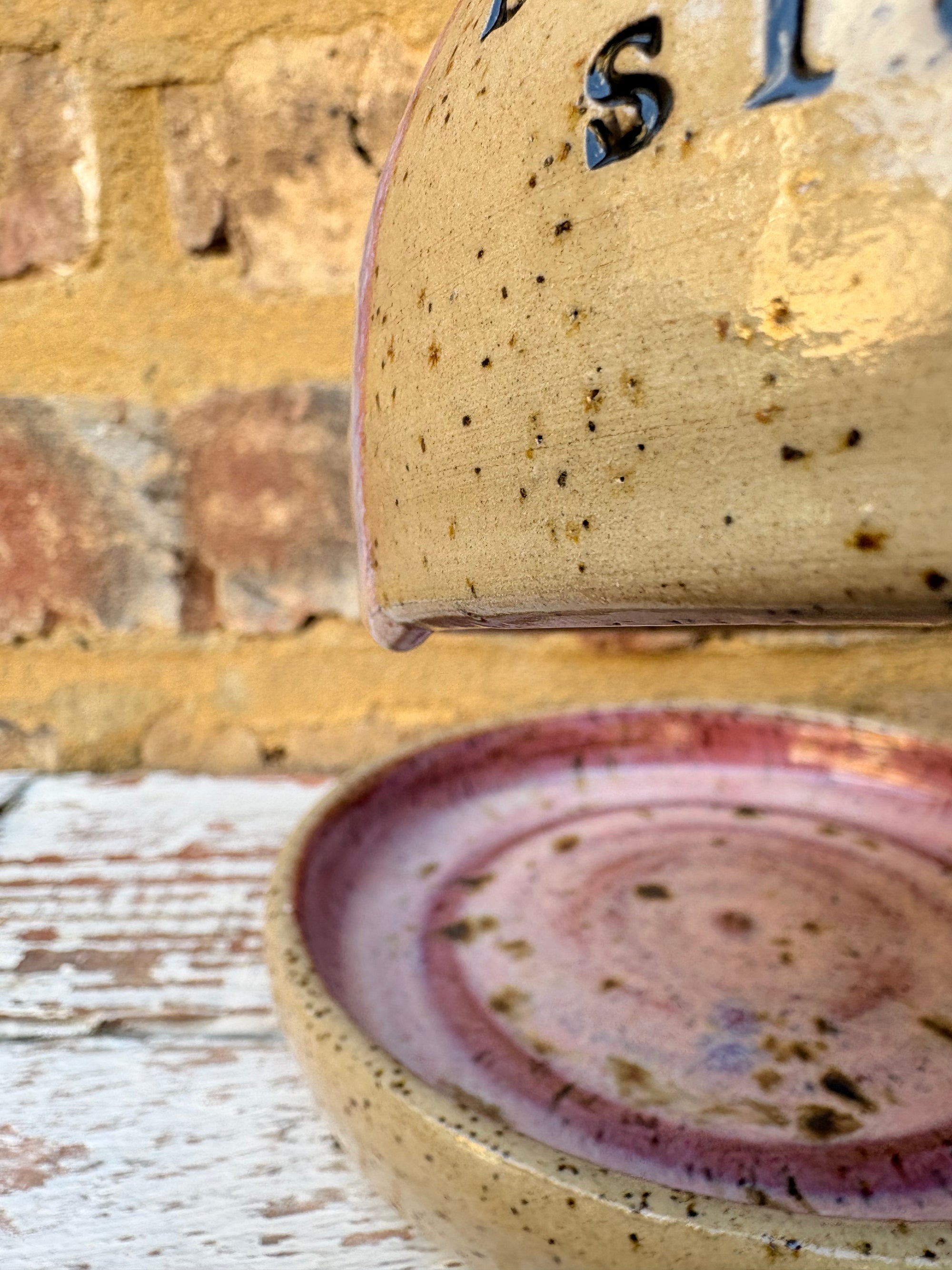 Butter Dish (butter slut, pink wood, flecked clay, knob)