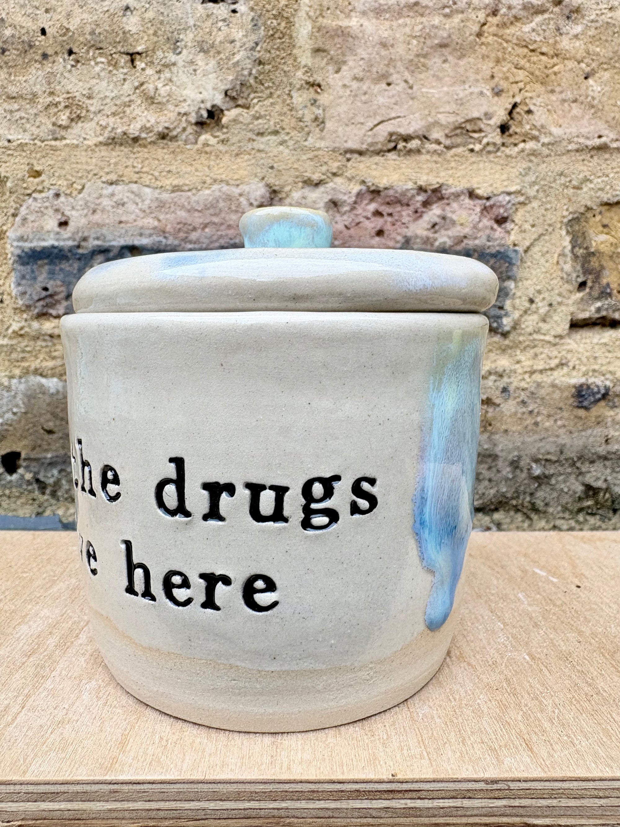 "all the drugs live here" lidded pot (oyster blue)