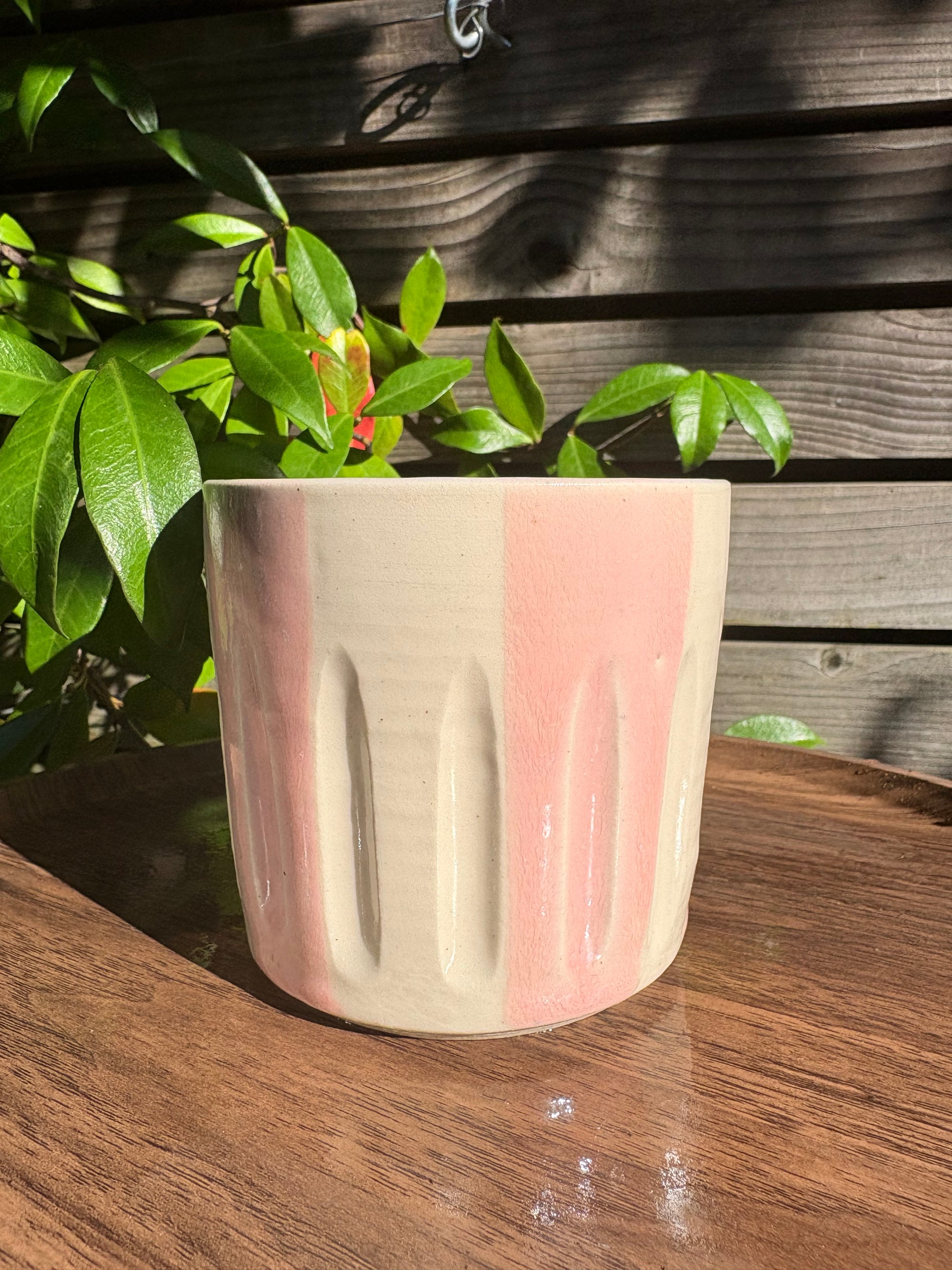 "fuck off, i'm watching the traitors" mug (no handle/pink/grooves, 320ml)