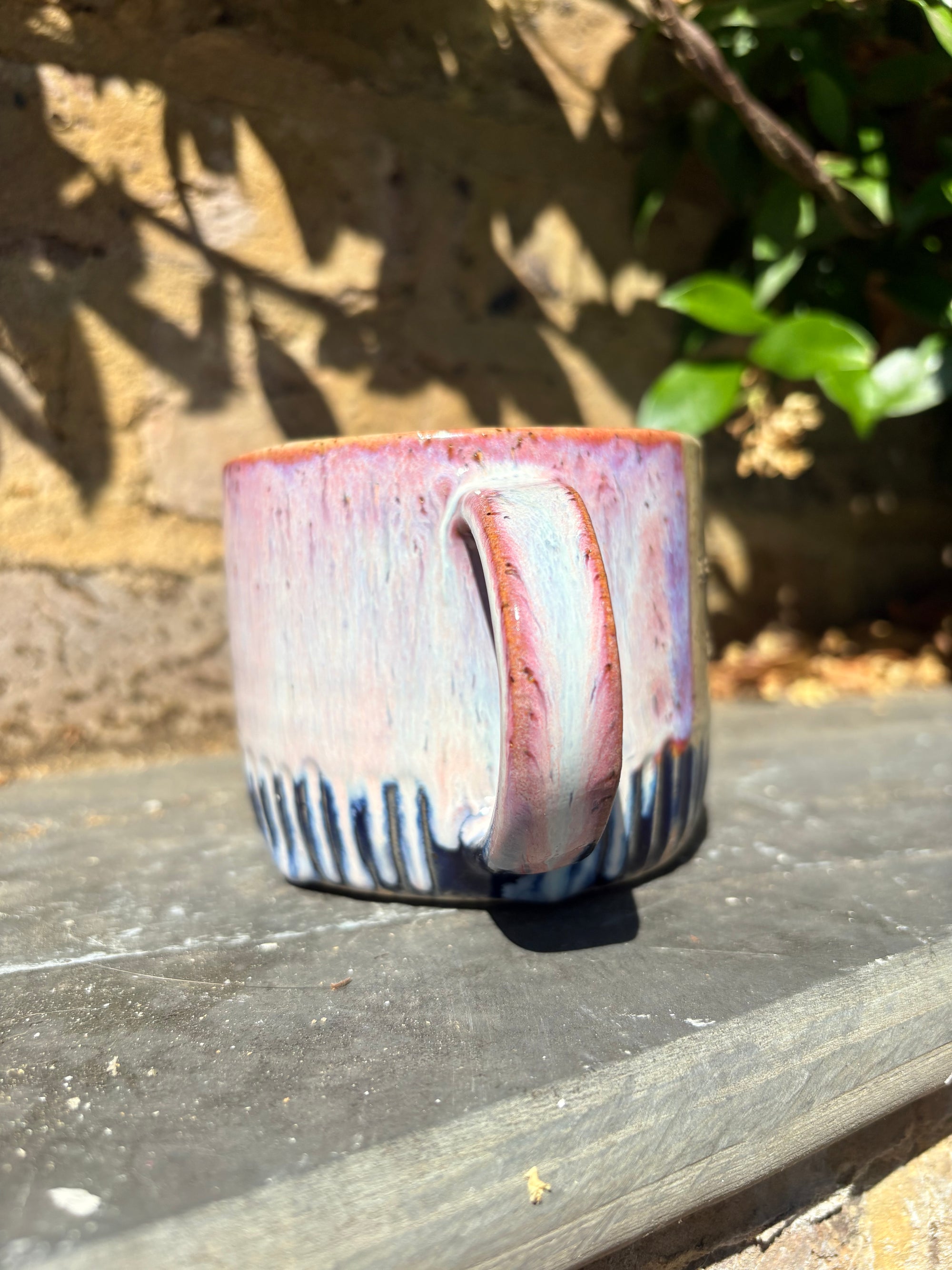 "really happy to be here” "what a bunch of cunts" mug (pink blue grooves, 380ml)
