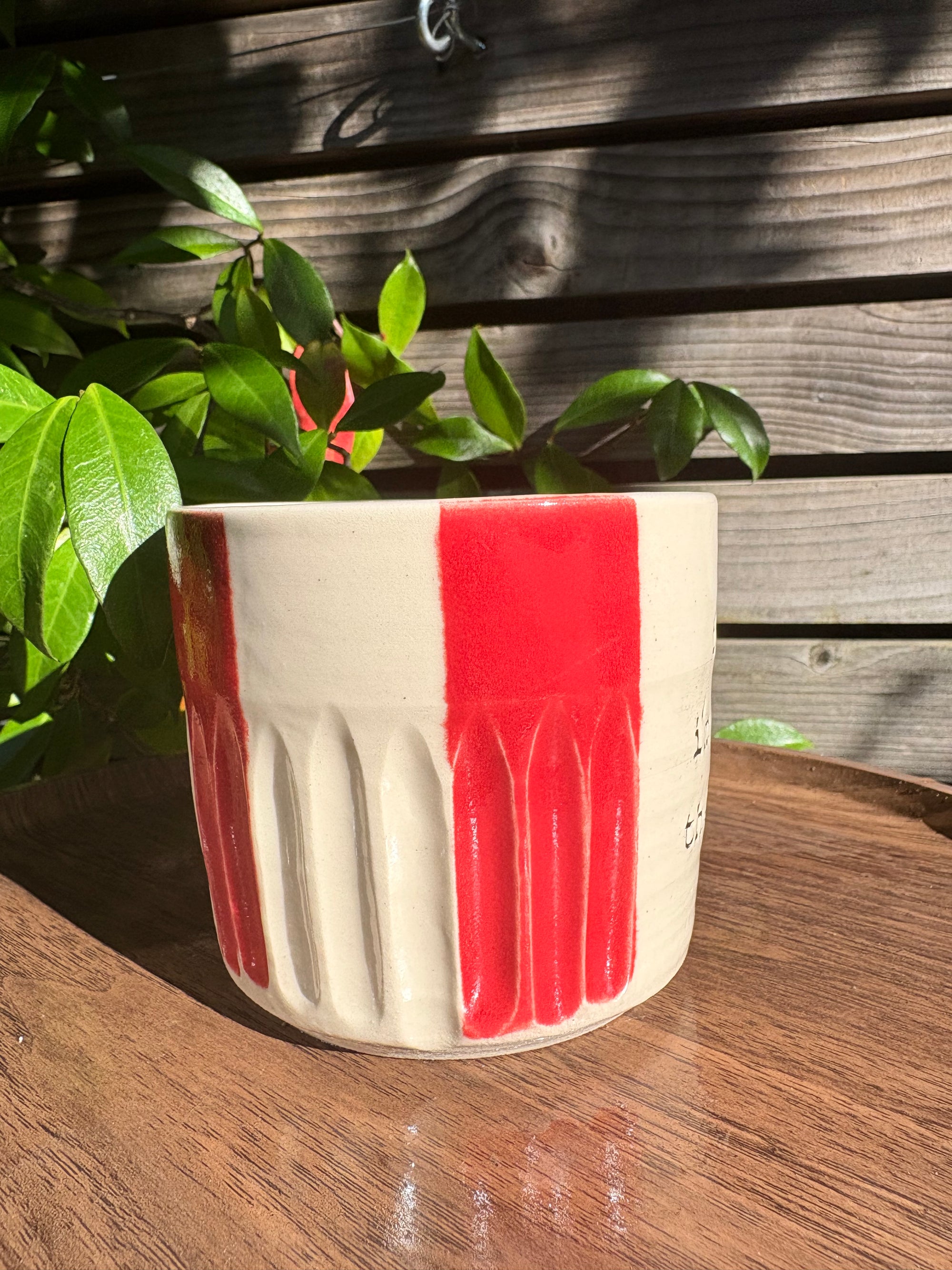 "fuck off, i'm watching the traitors" mug (no handle/red/ grooves, 360ml)