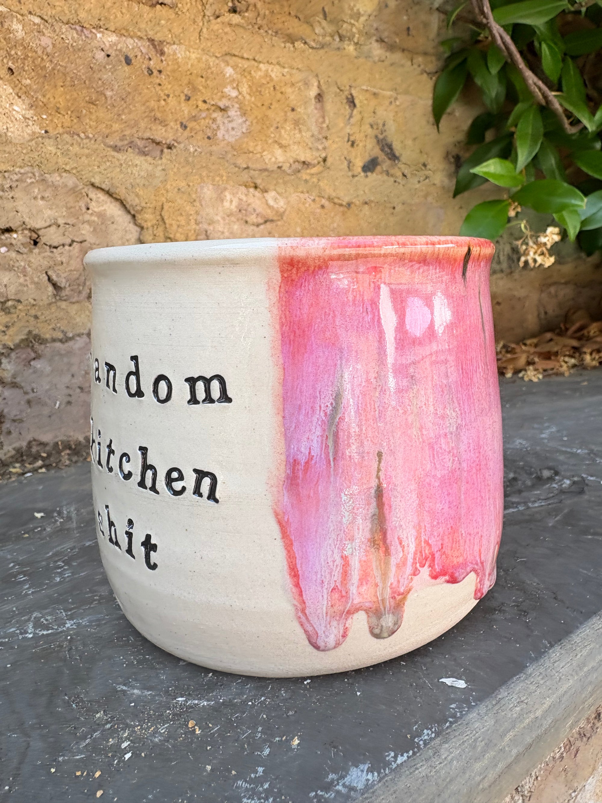 "random kitchen shit" utensil holder (pink)