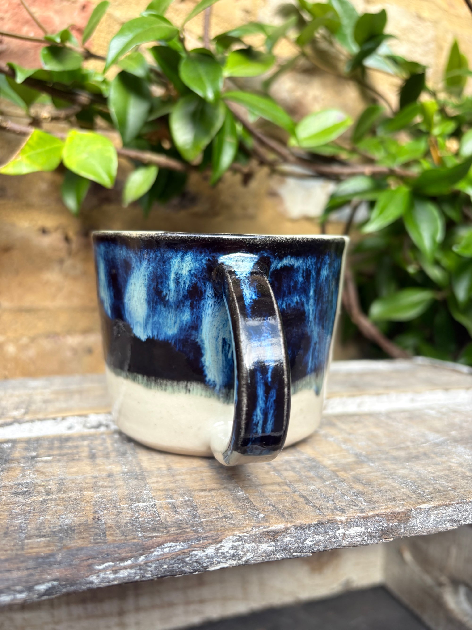 "ew people" mug (black shore)