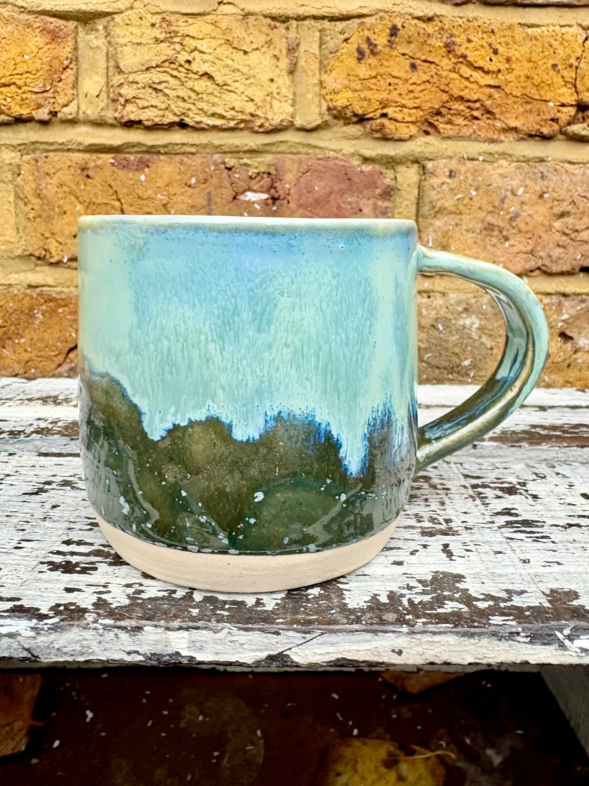 "if you can read this, you're too close" mug (Green Dream)