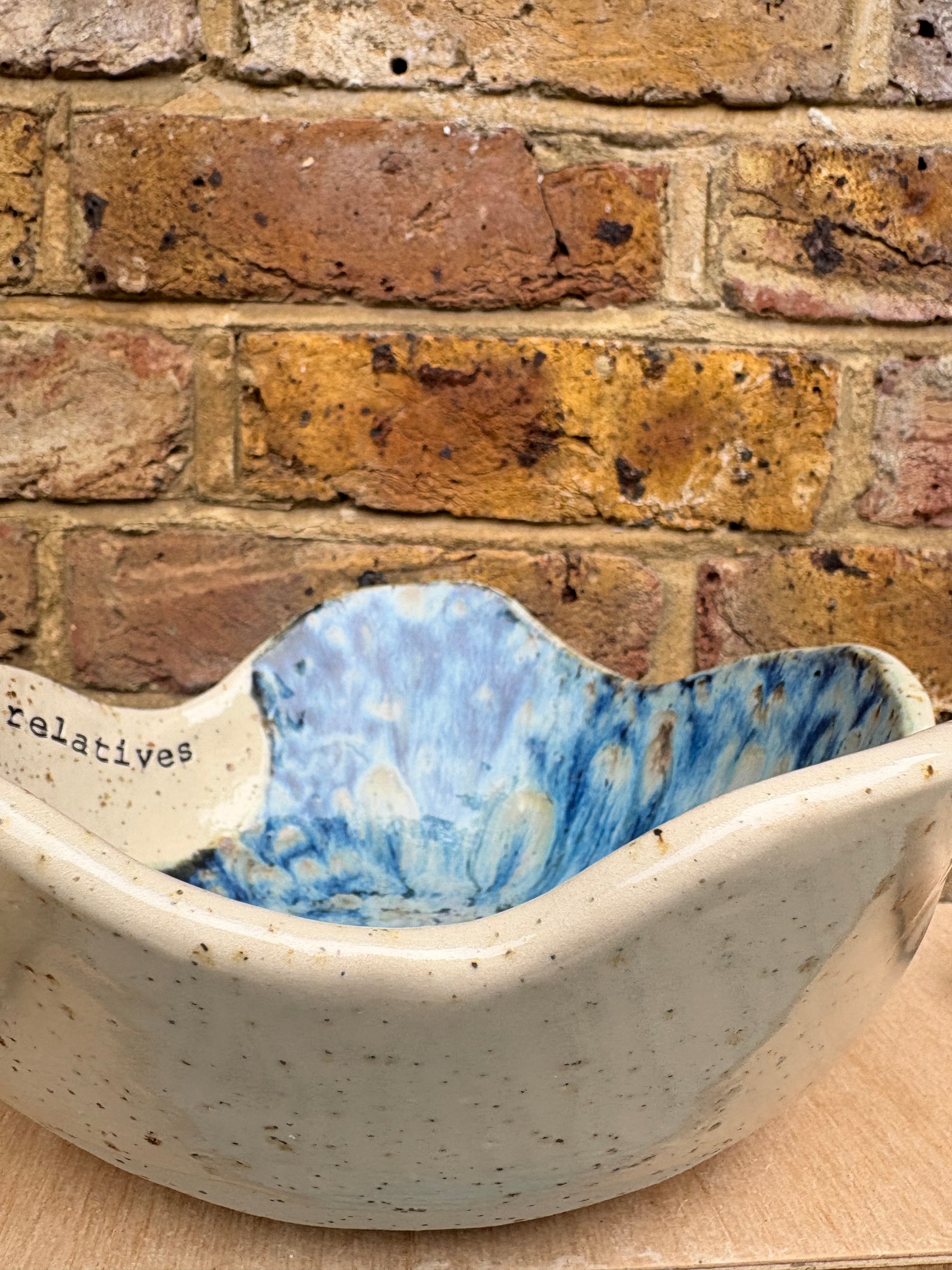 Oscar Wilde "after a good dinner, one can forgive anybody, even one's relatives" bowl