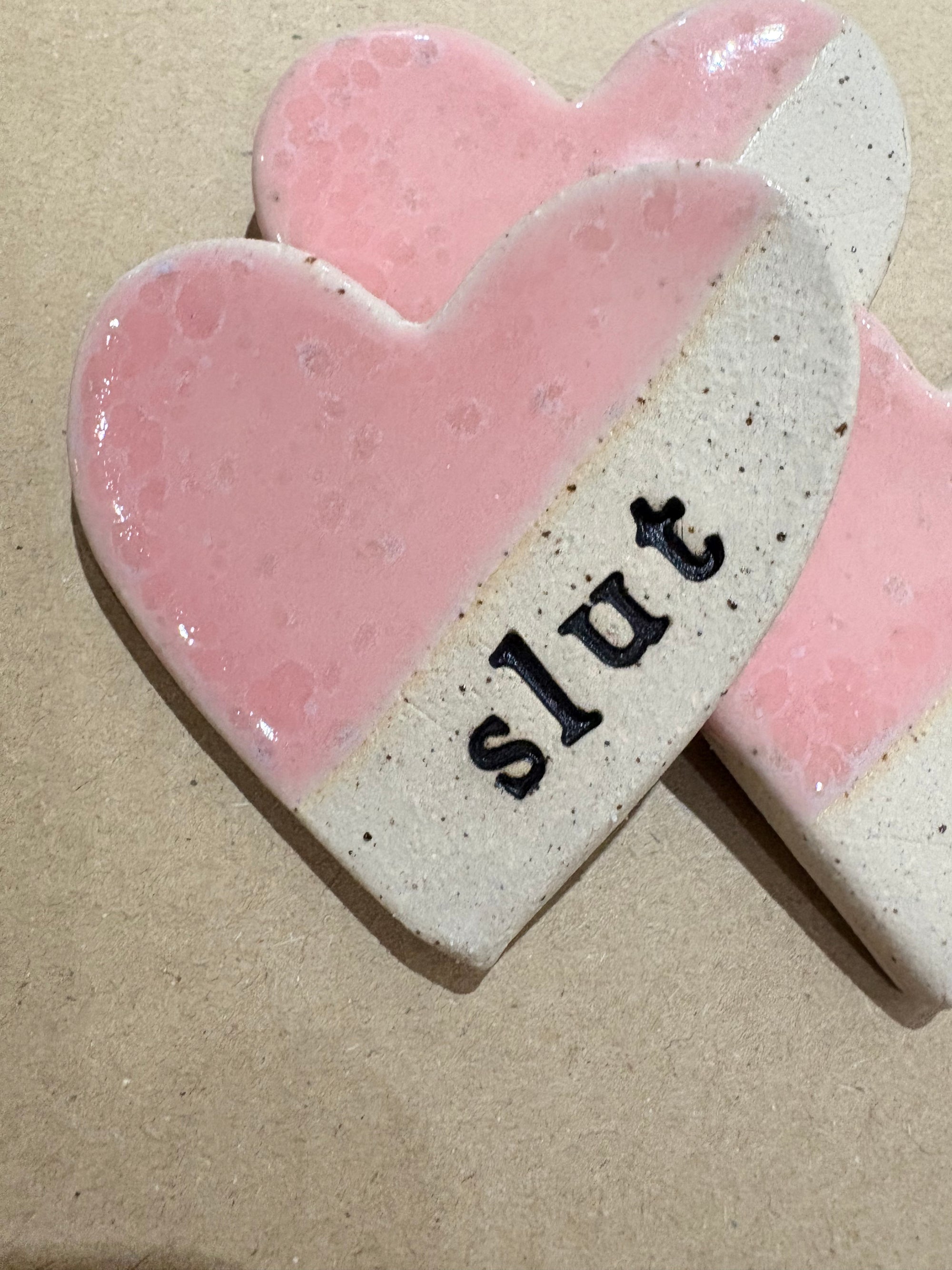 “slut” Magnet (pink, large)