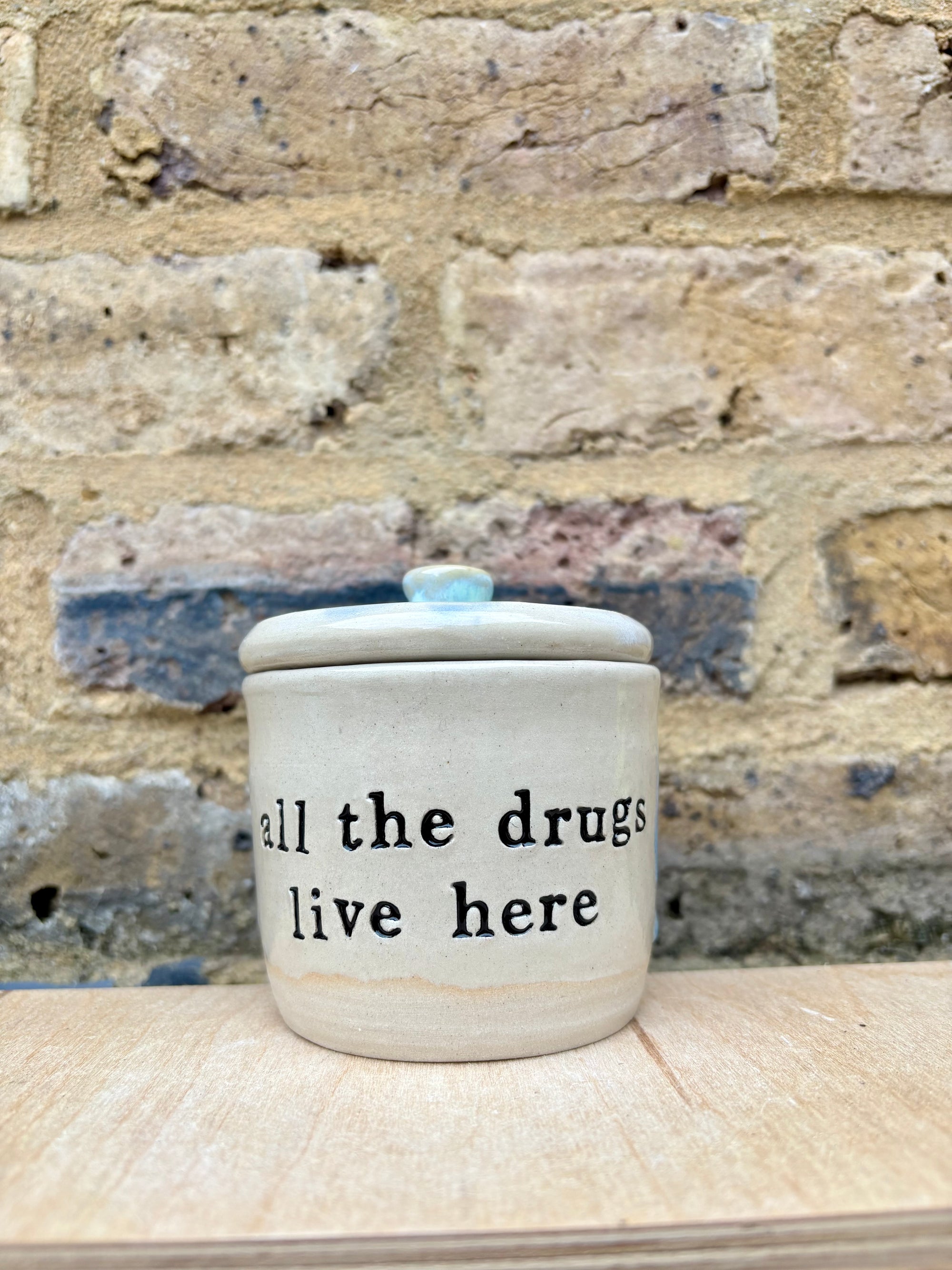 "all the drugs live here" lidded pot (oyster blue)