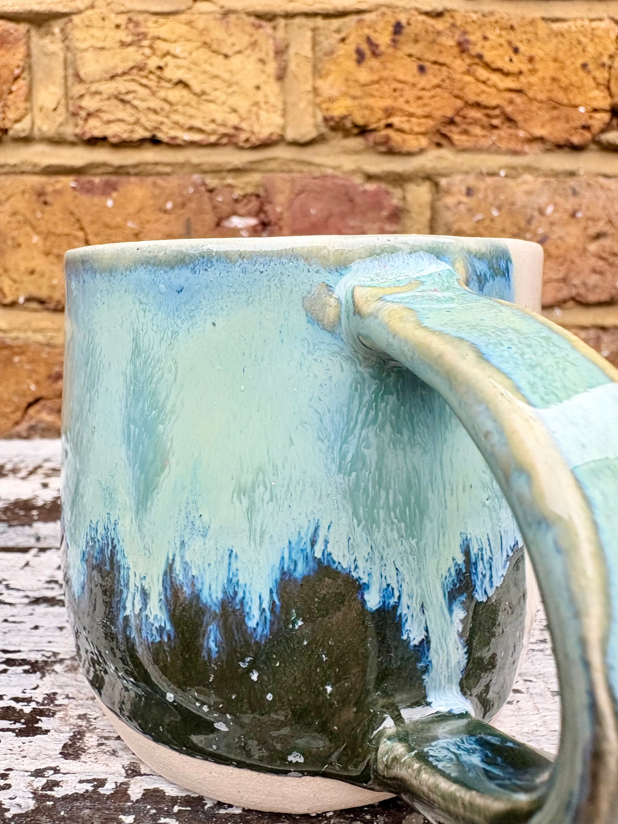 "if you can read this, you're too close" mug (Green Dream)