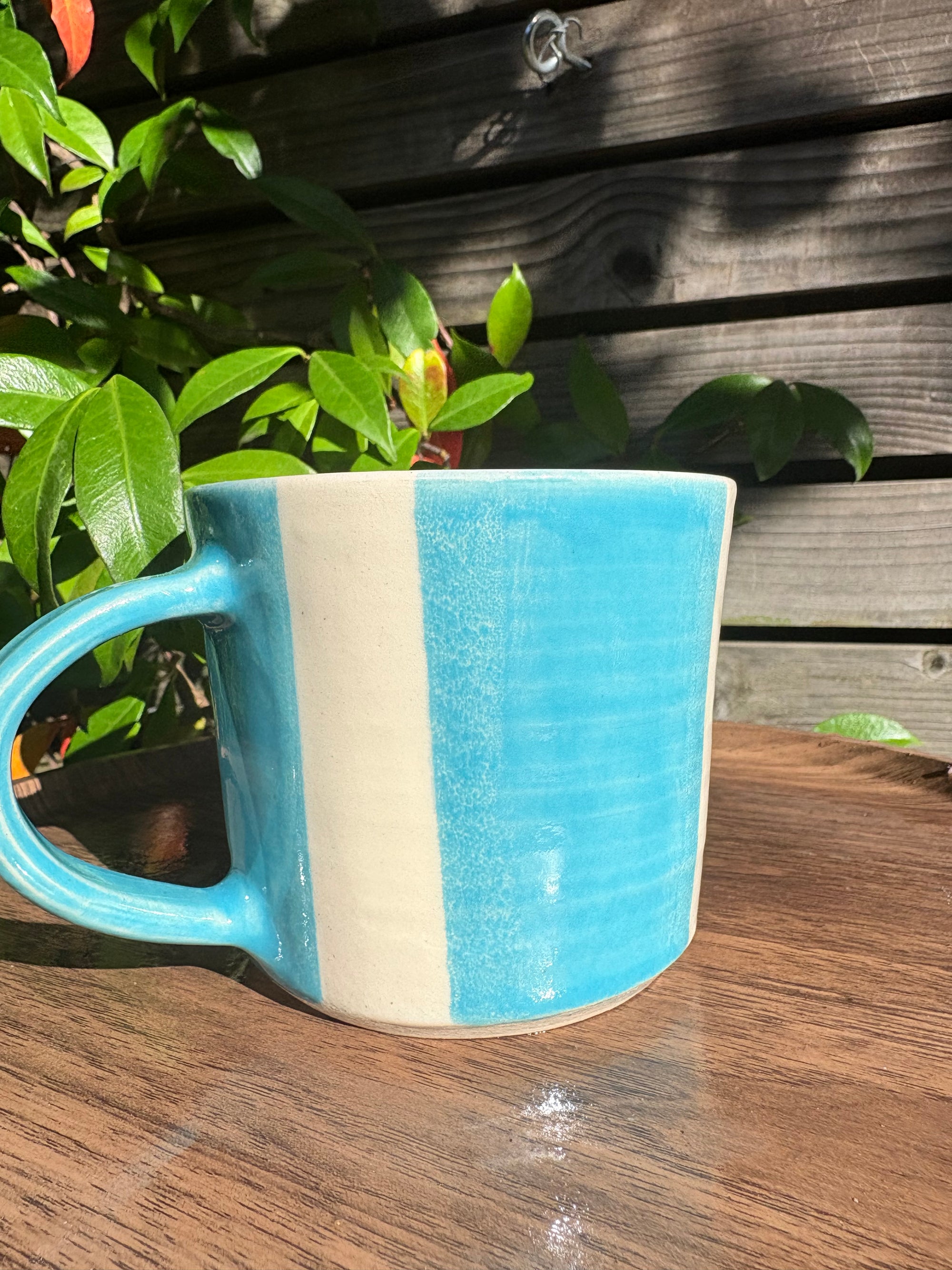 "fuck off, i'm watching the traitors" mug (handle/light blue, 330ml)