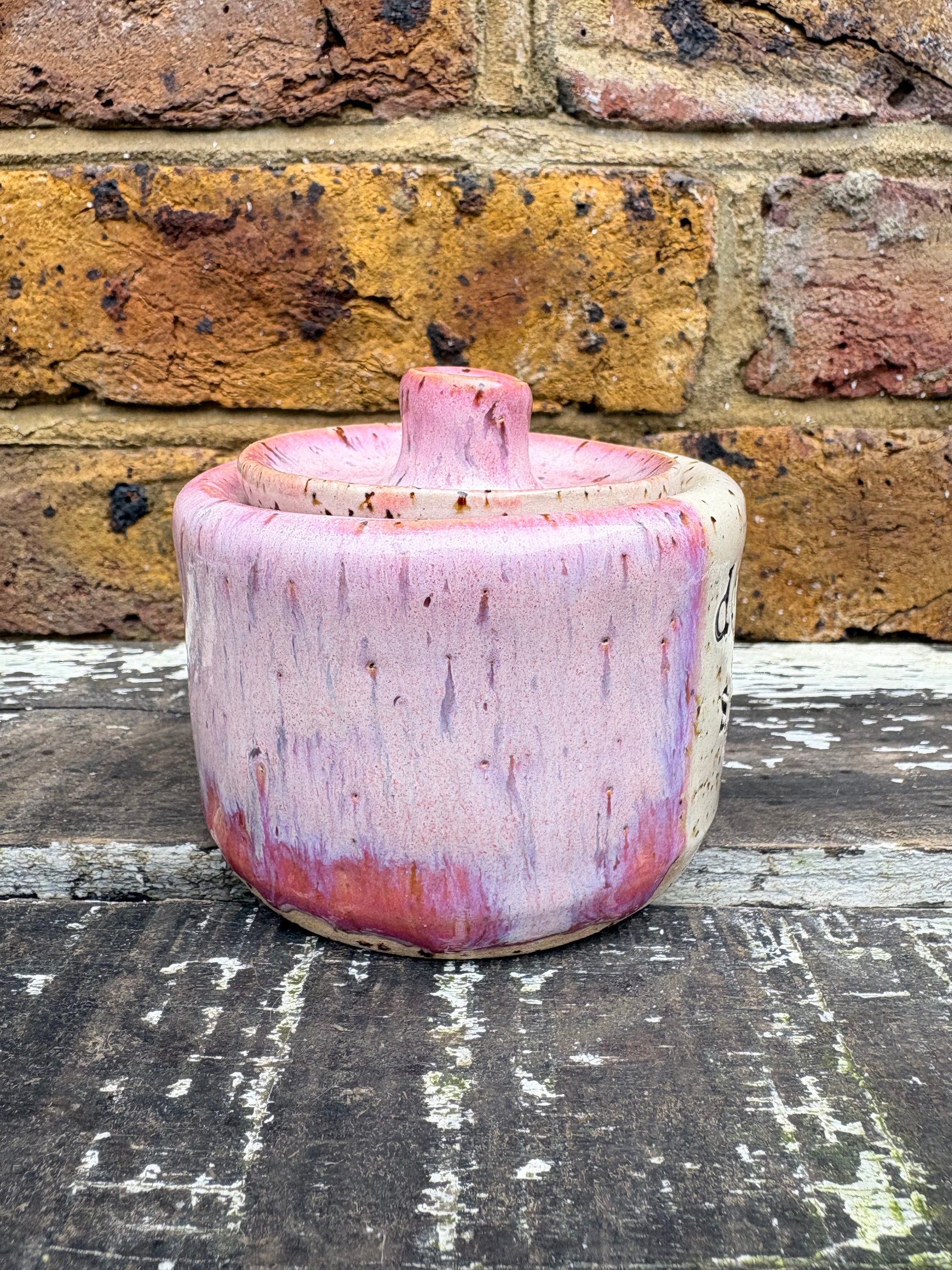 "dopamine storage" lidded pot (pink)