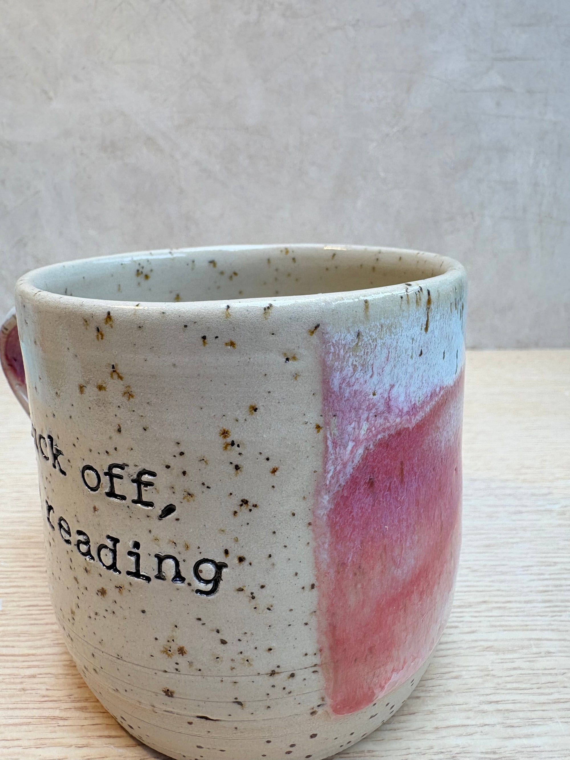 “Fuck off i'm reading" mug (Pink Raspberry Ripple)
