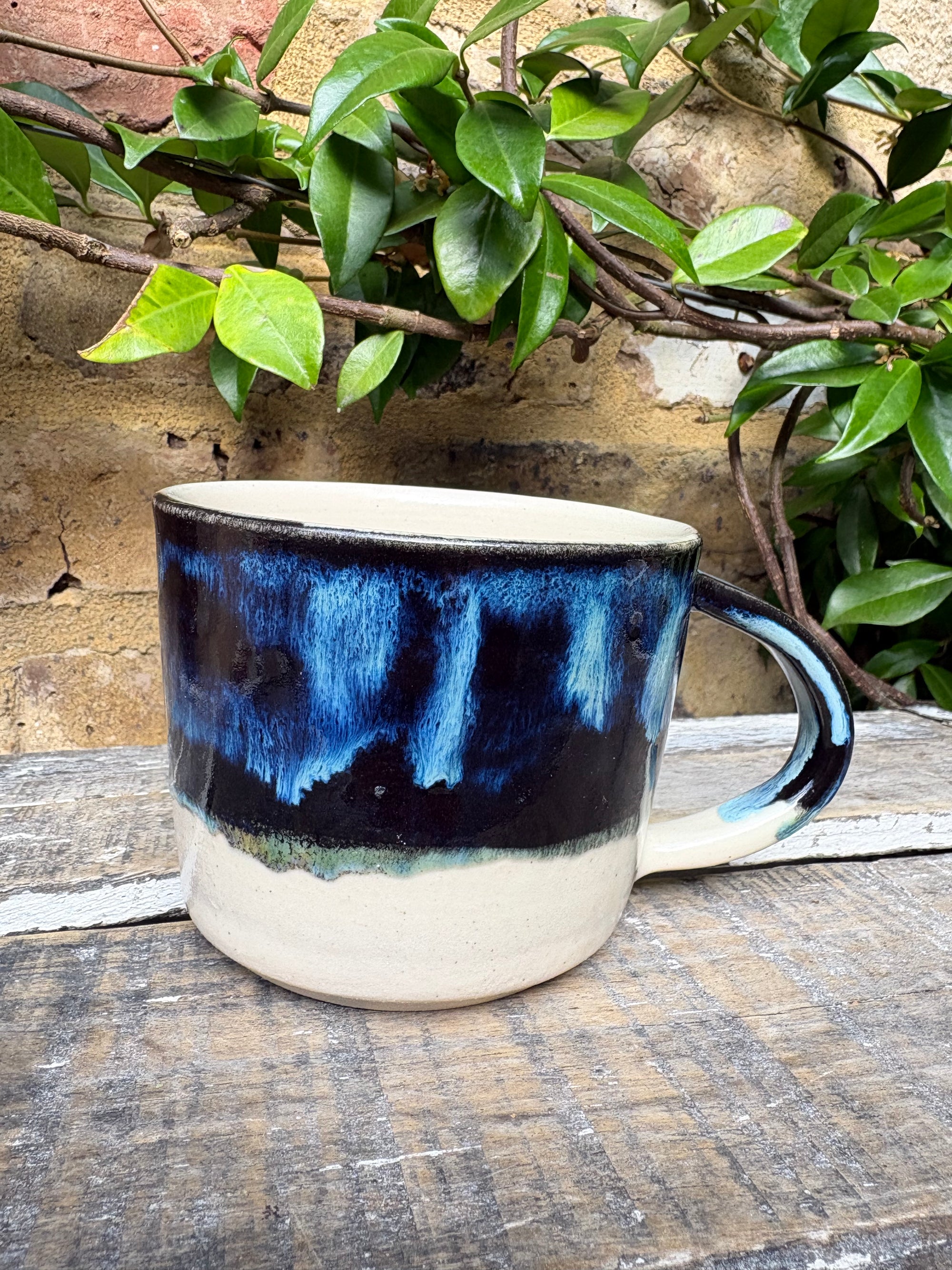 "ew people" mug (black shore)