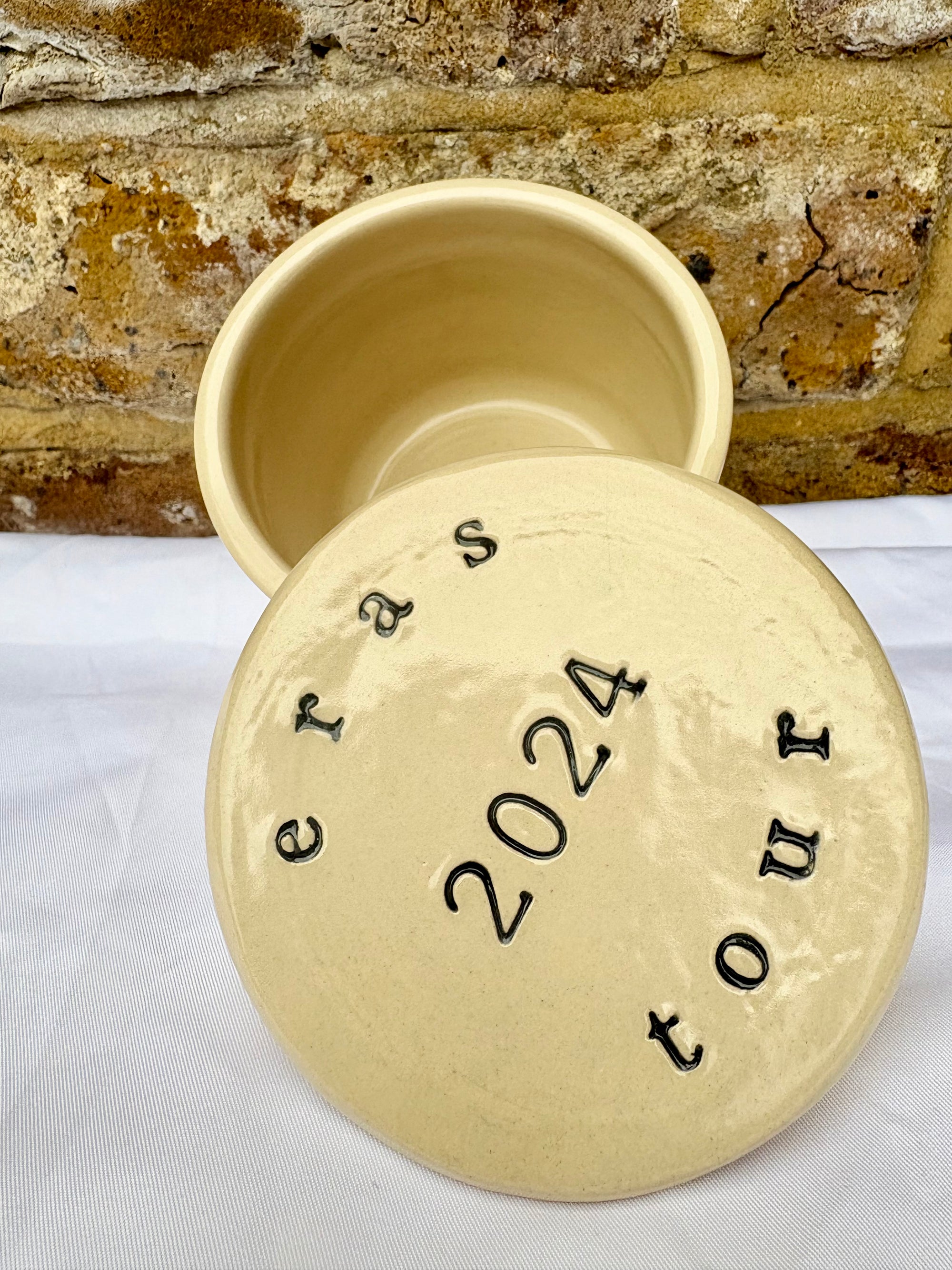 Cute lidded star pot