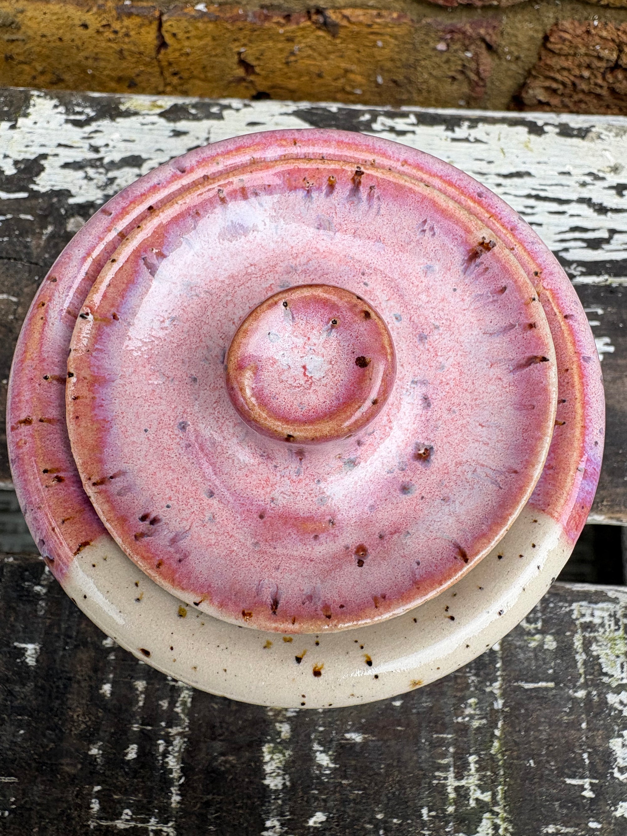 "dopamine storage" lidded pot (pink)