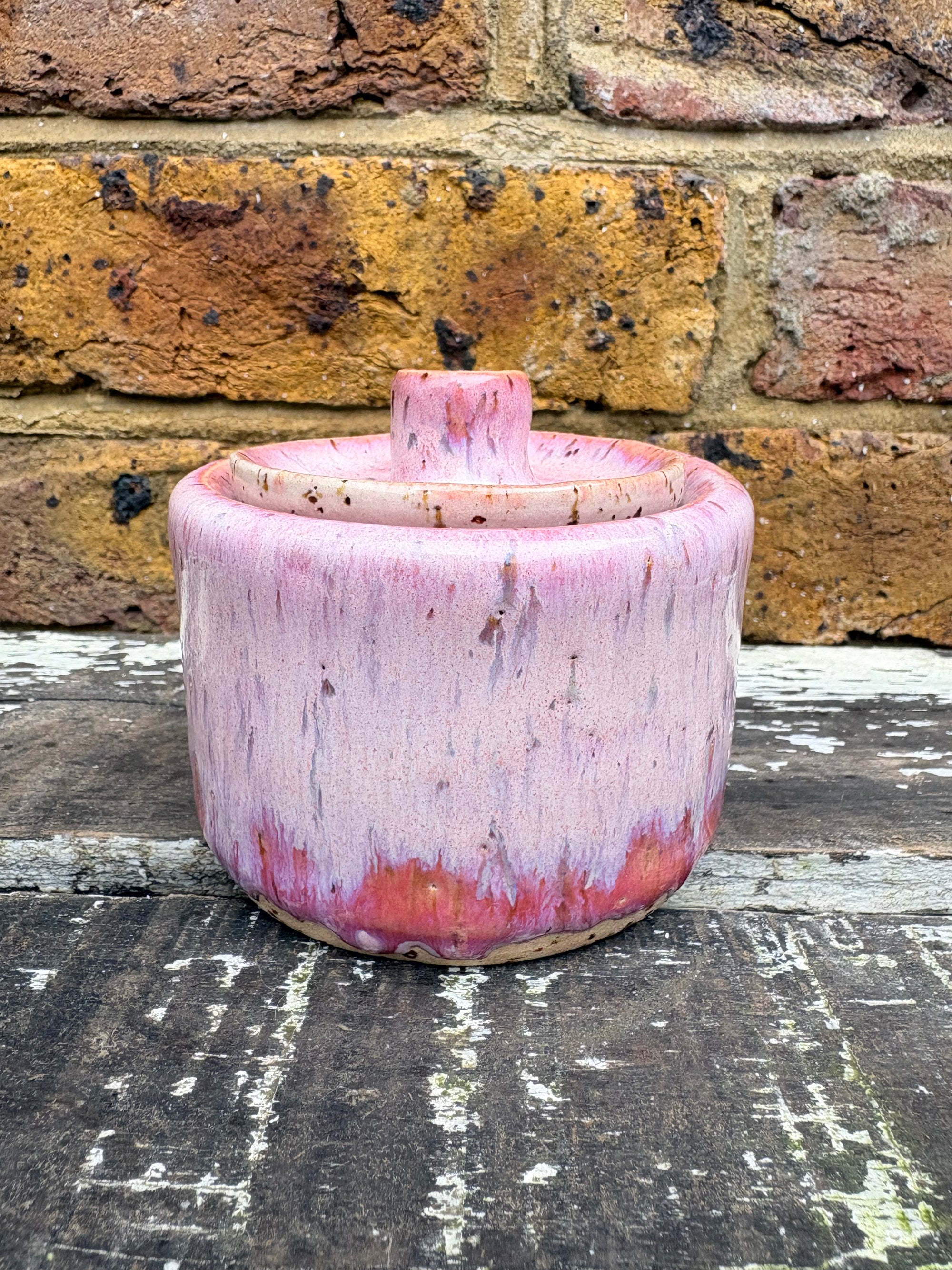 "dopamine storage" lidded pot (pink)