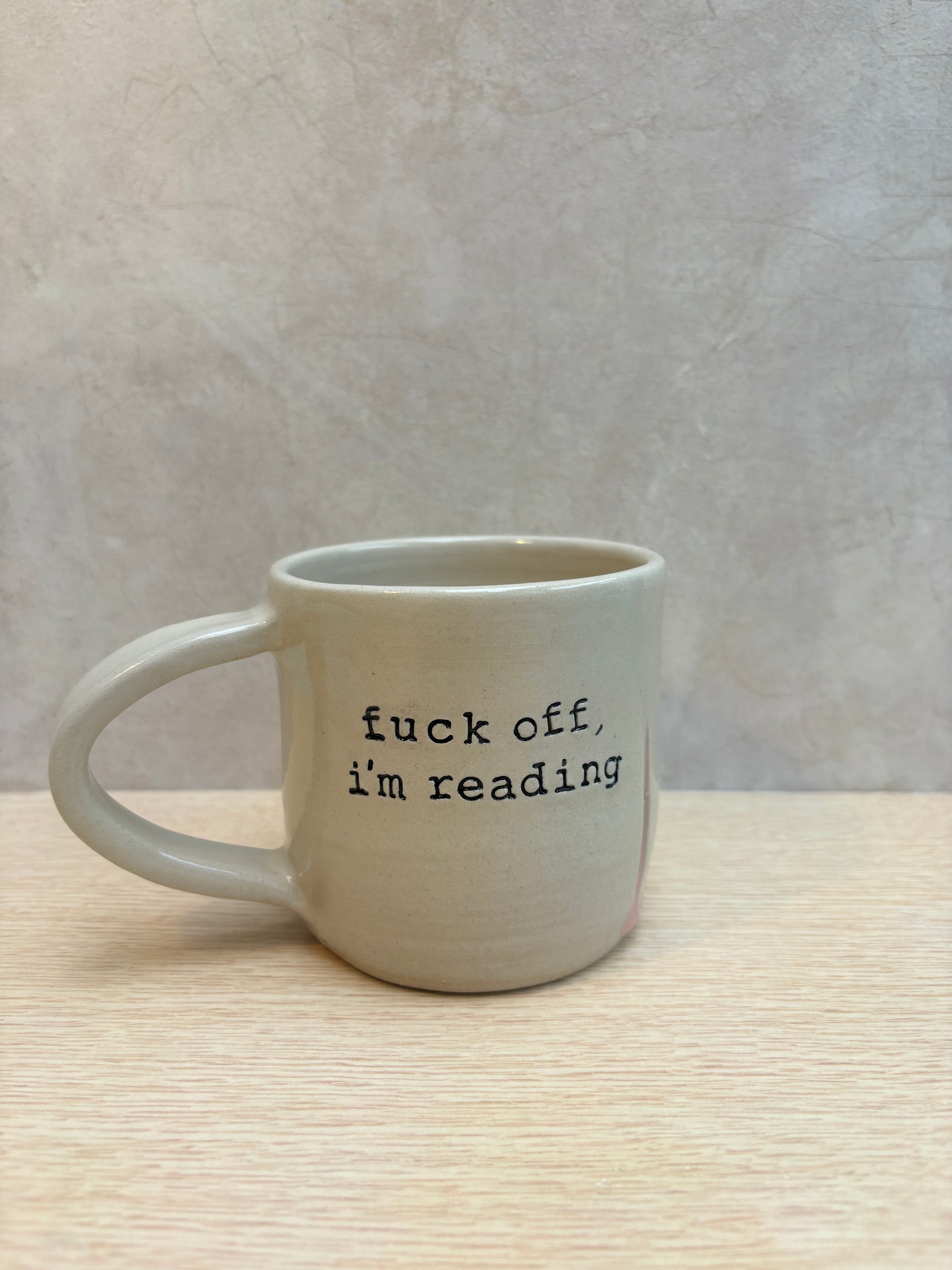 “Fuck off i'm reading" mug (Pale Pink Grooves)