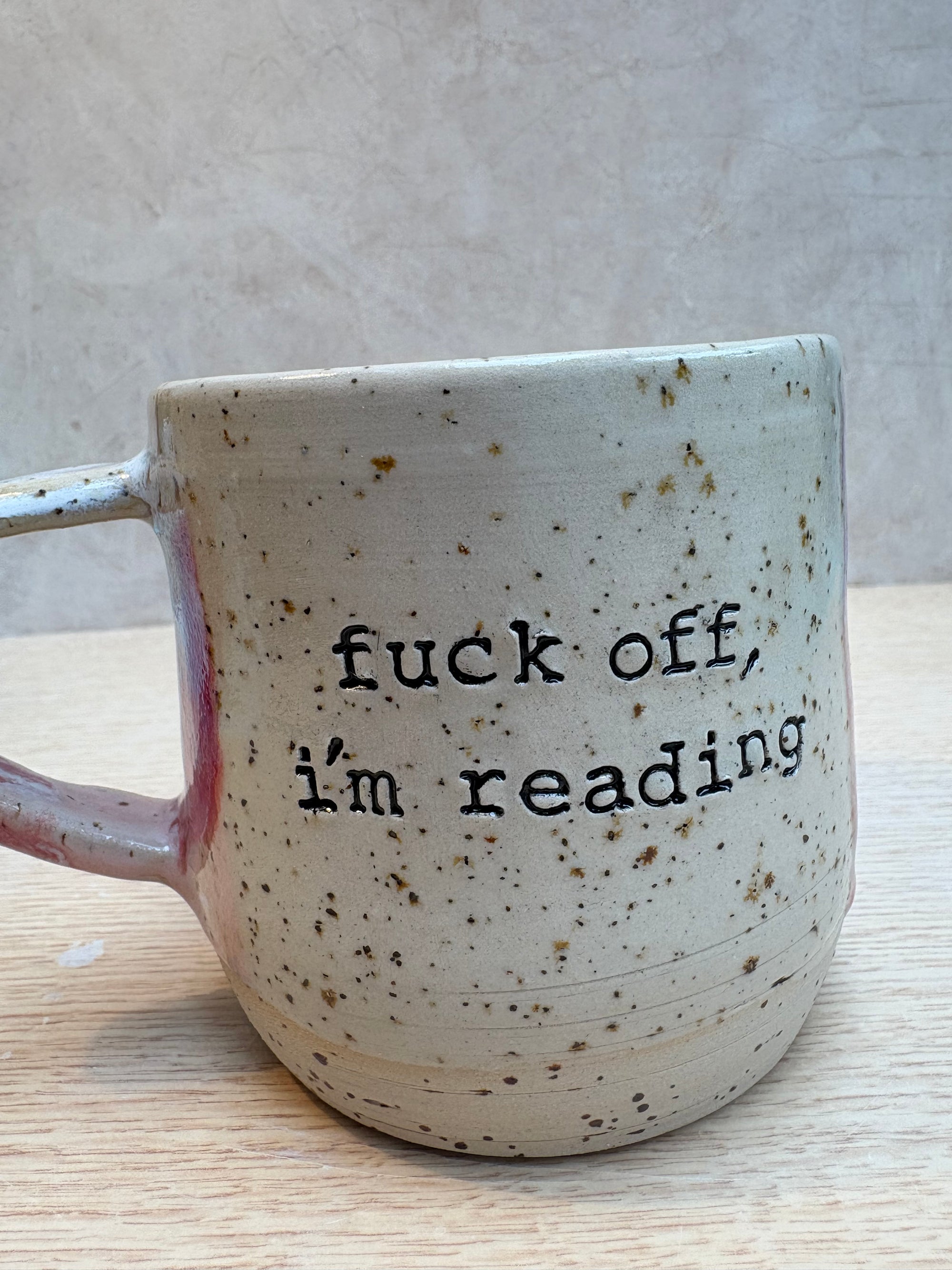 “Fuck off i'm reading" mug (Pink Raspberry Ripple)
