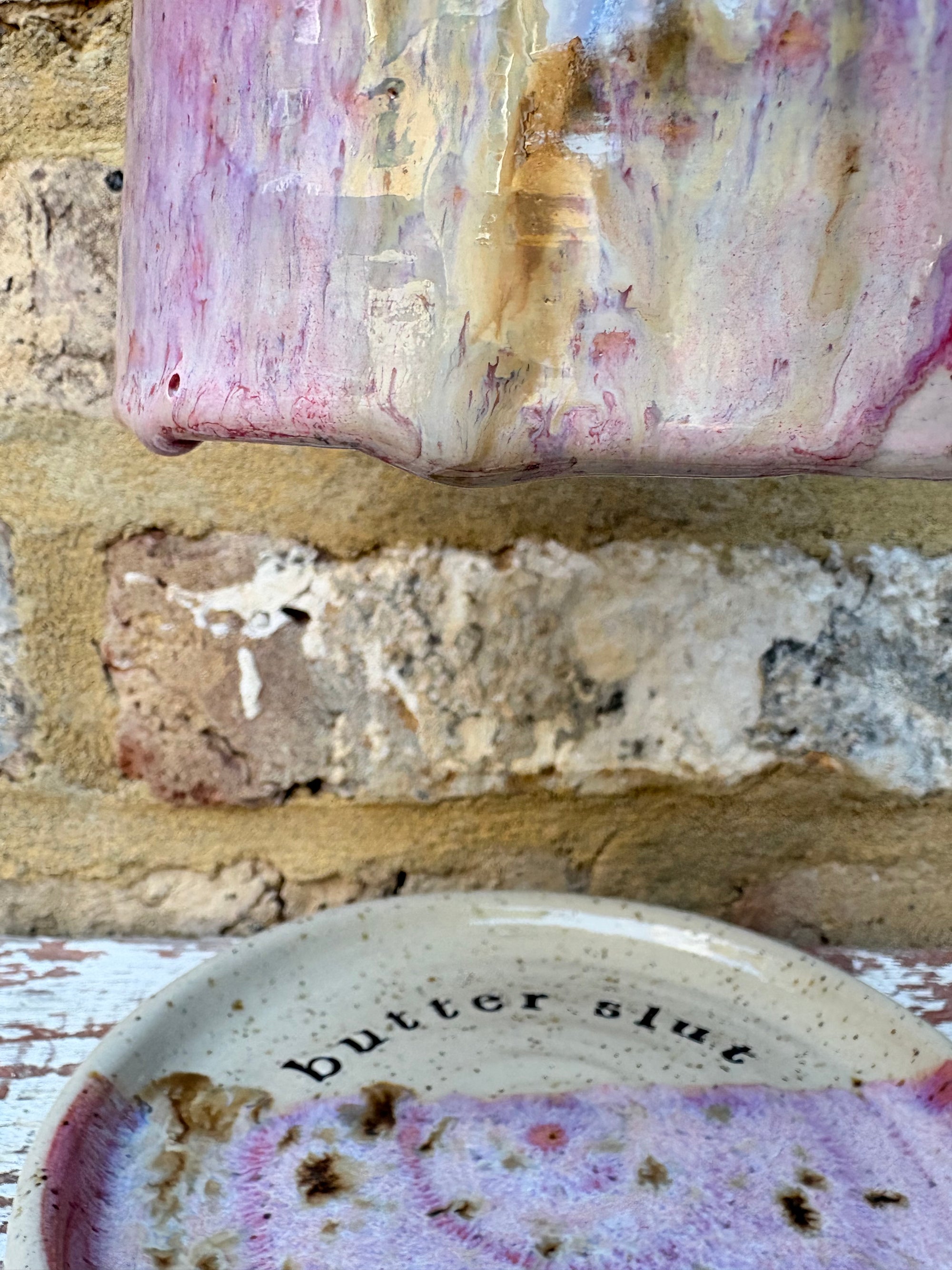 Butter Dish (butter slut, pink wood, flecked clay, handle)