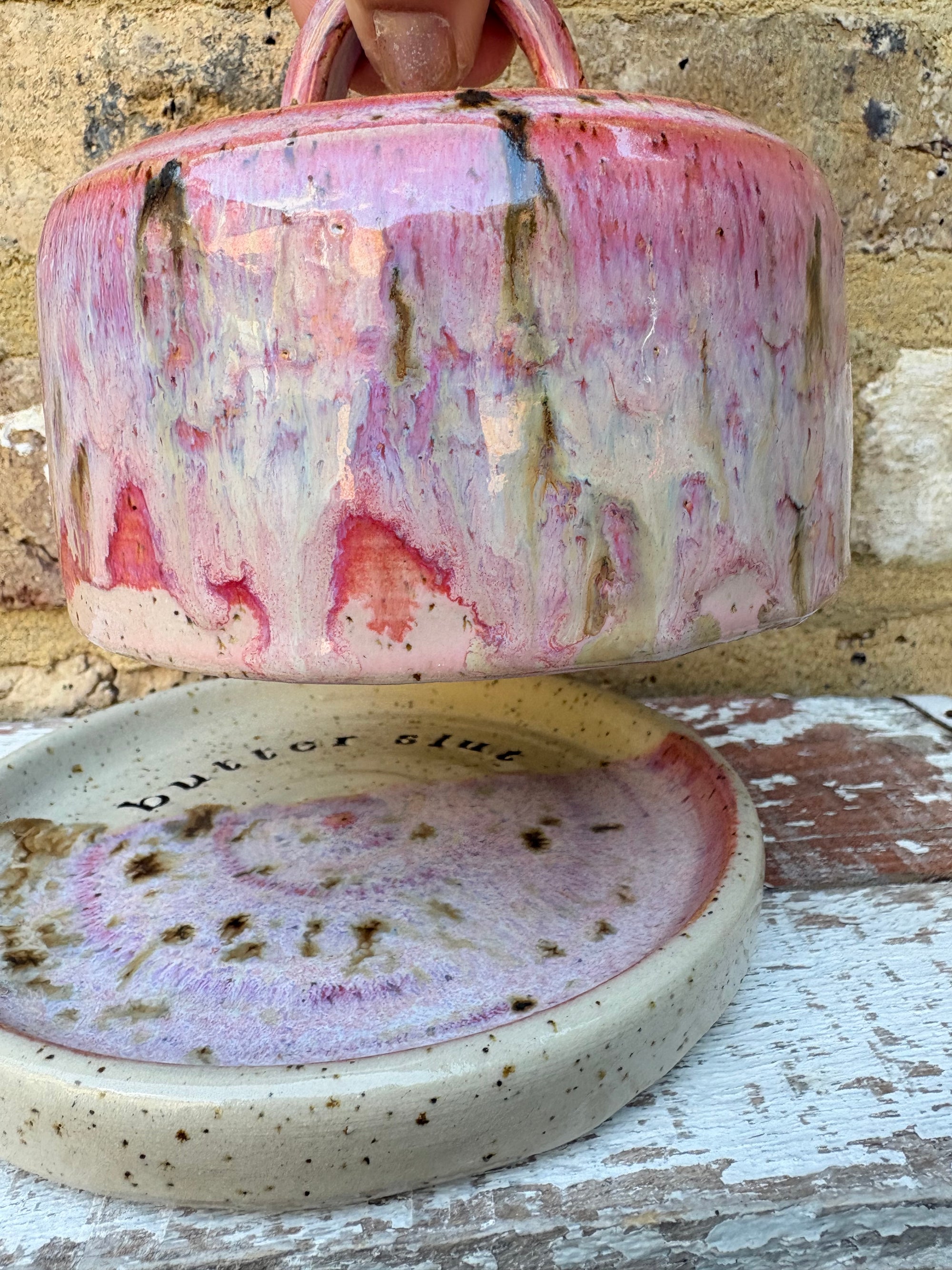 Butter Dish (butter slut, pink wood, flecked clay, handle)
