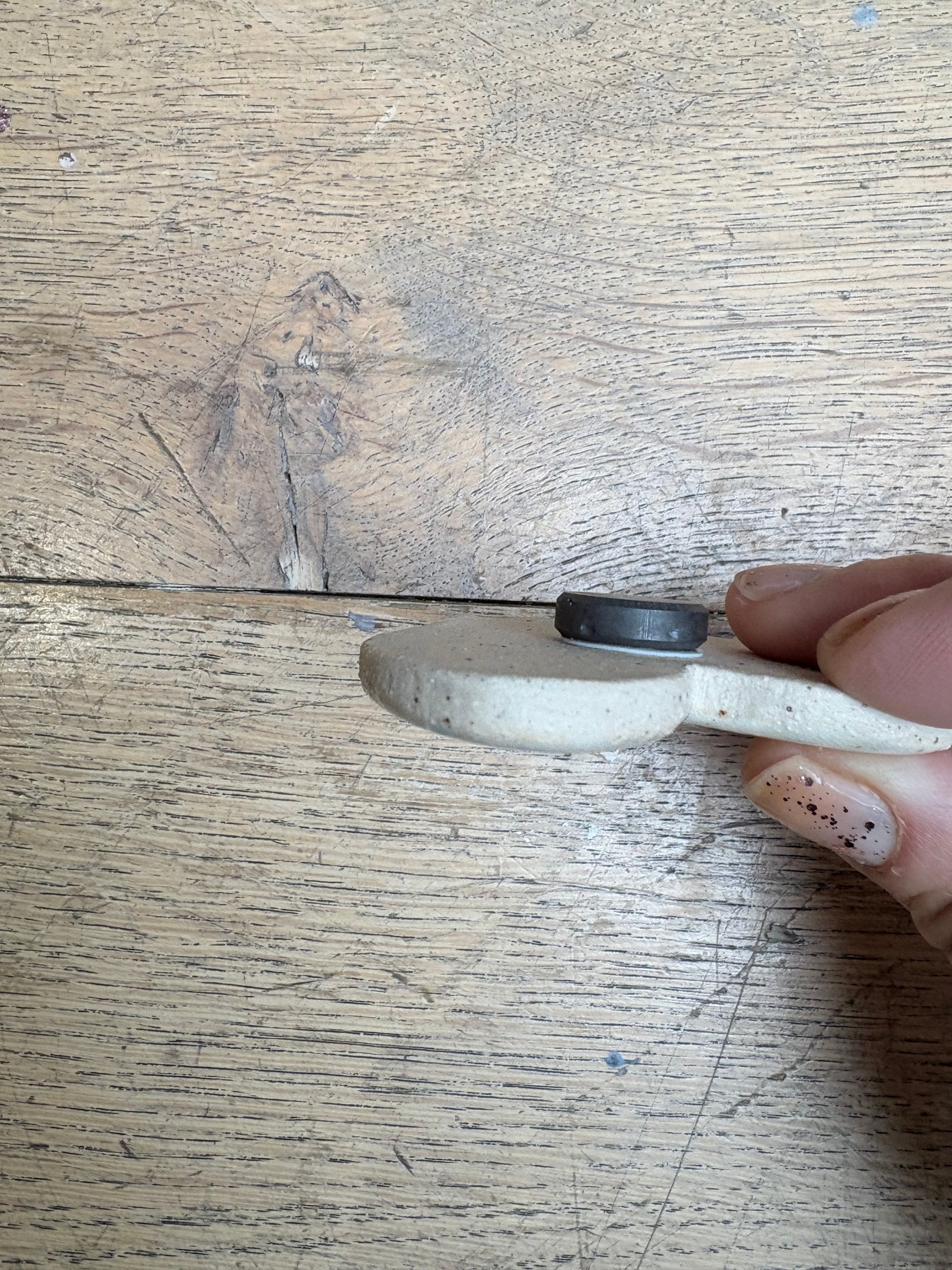 “wanker” Magnet (beige, large)