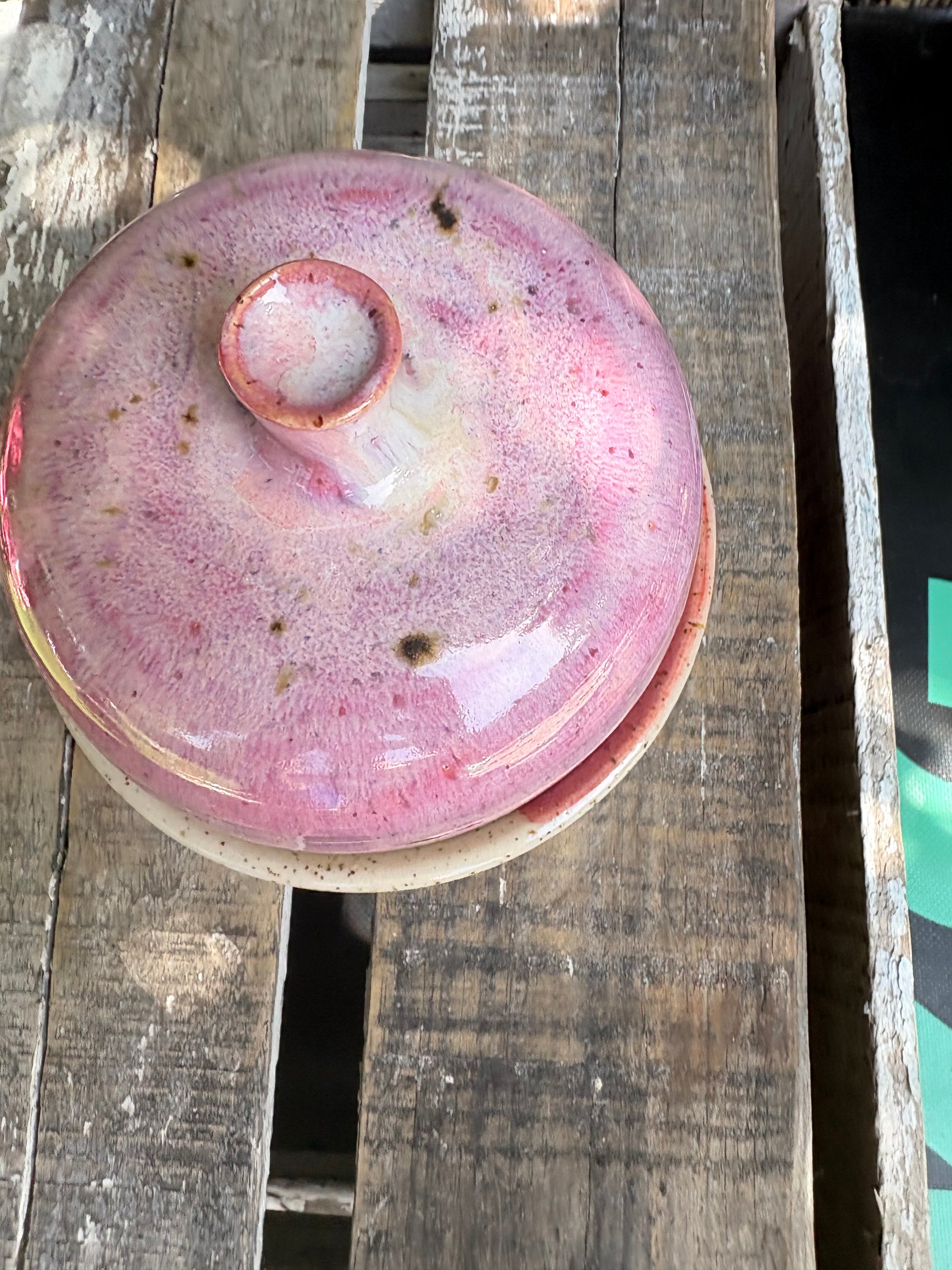 Butter Dish (butter slut, pink wood, flecked clay, knob)