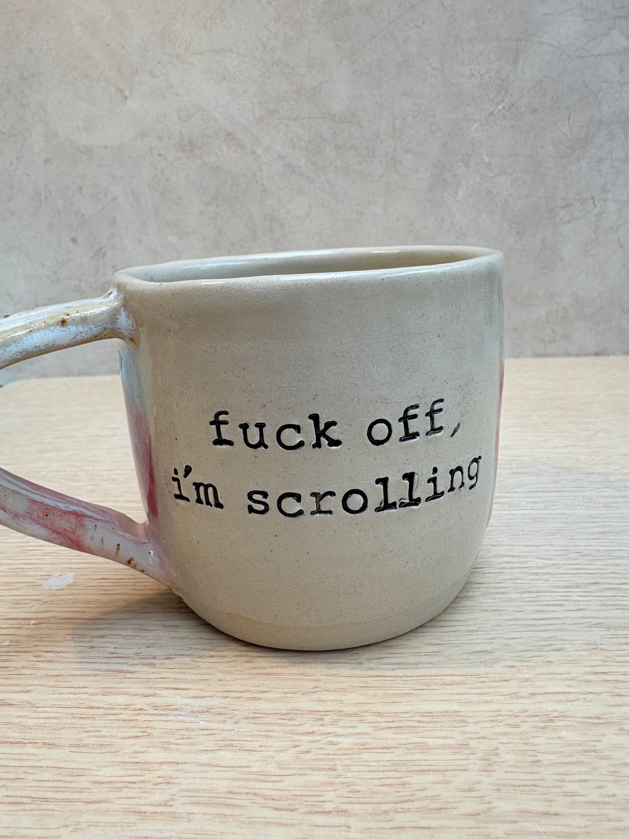 “Fuck off i'm reading" mug (Pink Raspberry Ripple) (smaller)