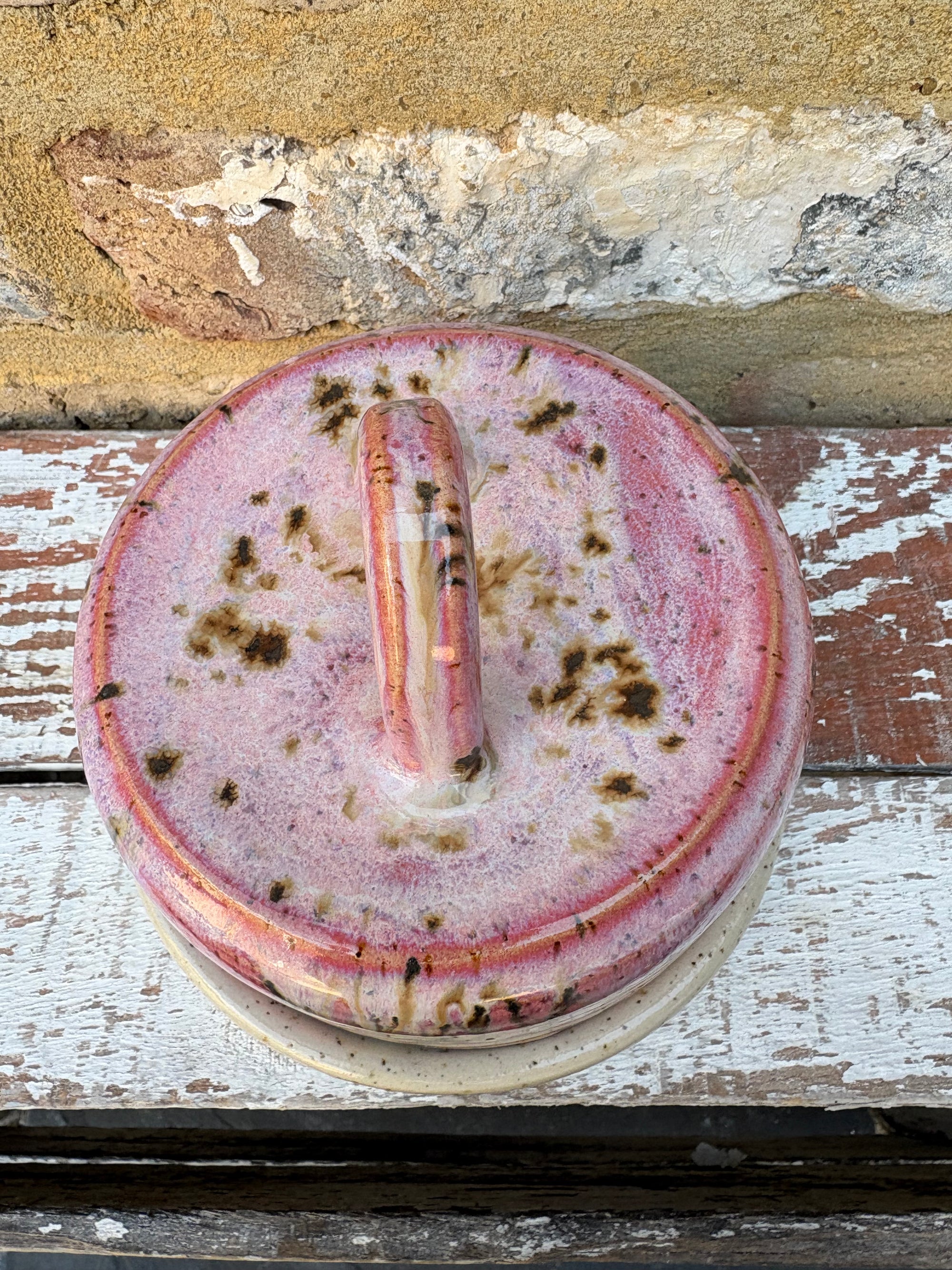 Butter Dish (butter slut, pink wood, flecked clay, handle)