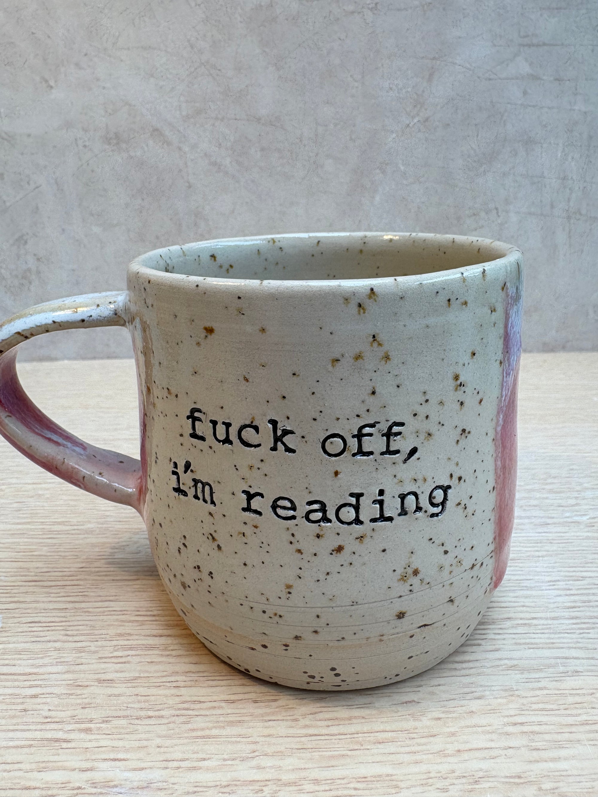 “Fuck off i'm reading" mug (Pink Raspberry Ripple)