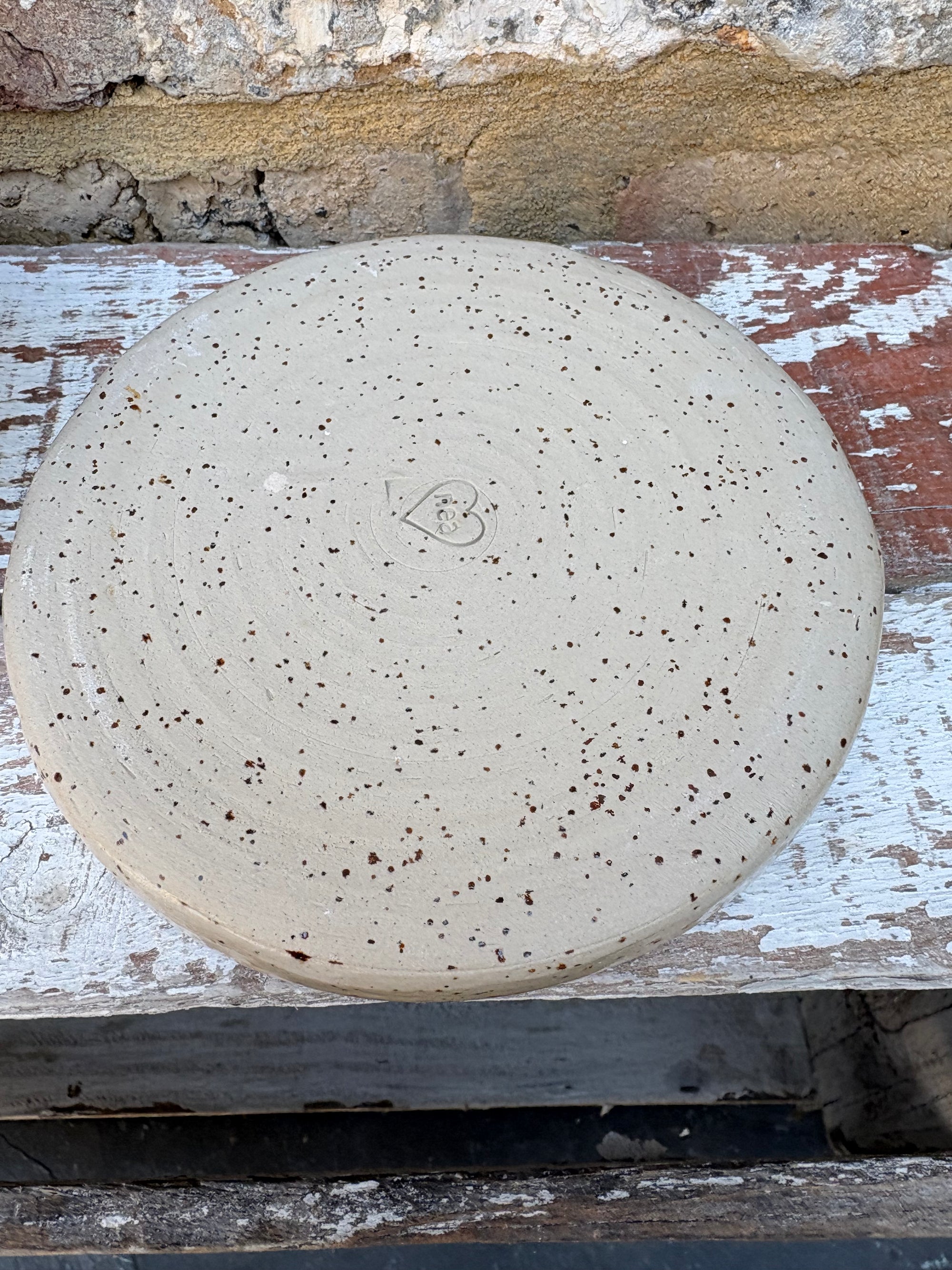 Butter Dish (butter slut, pink wood, flecked clay, handle)