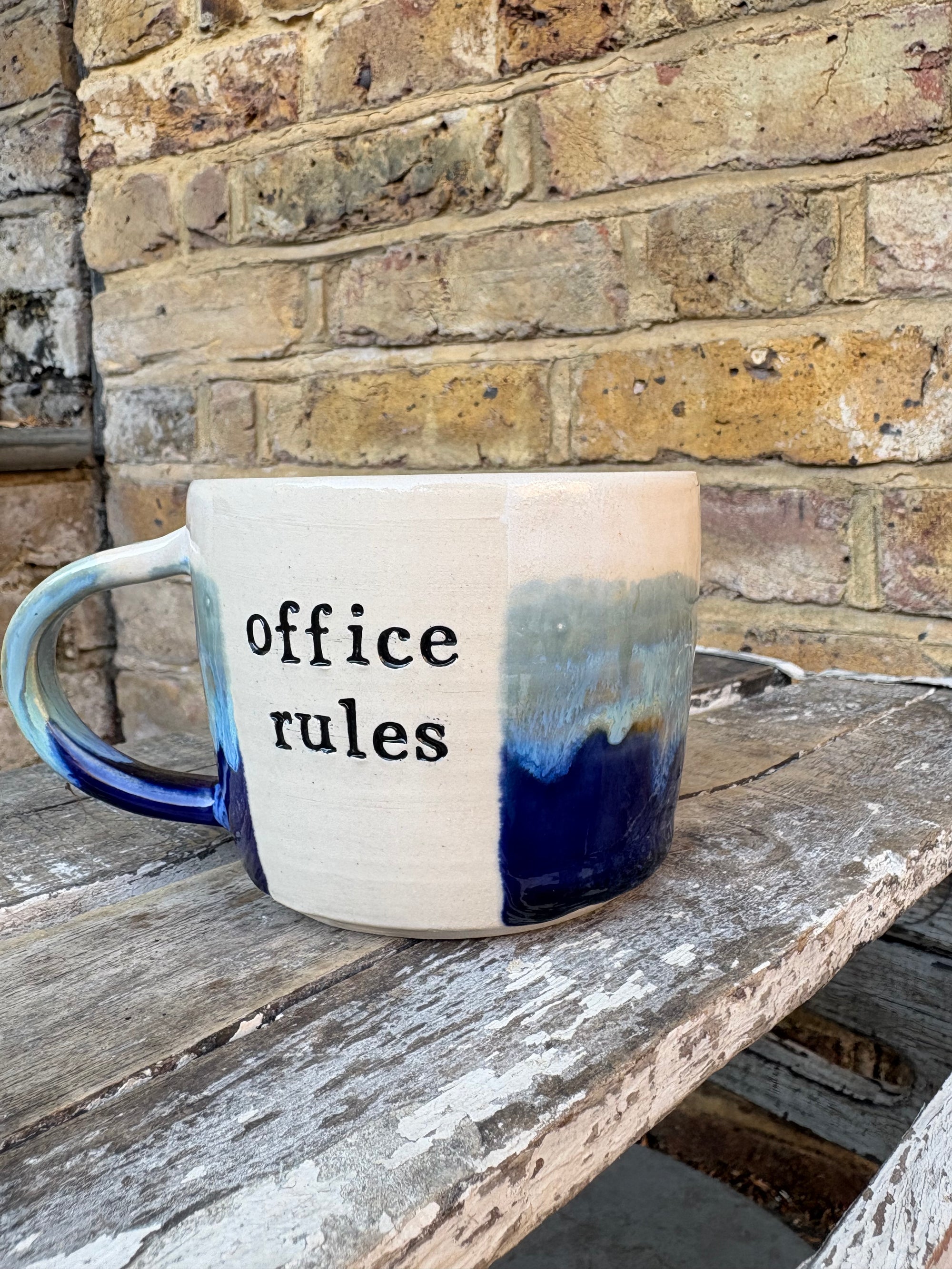 "office rules” "no whistling no humming no sniffing no chewing no toes (men)" mug (white/blue, 300ml)