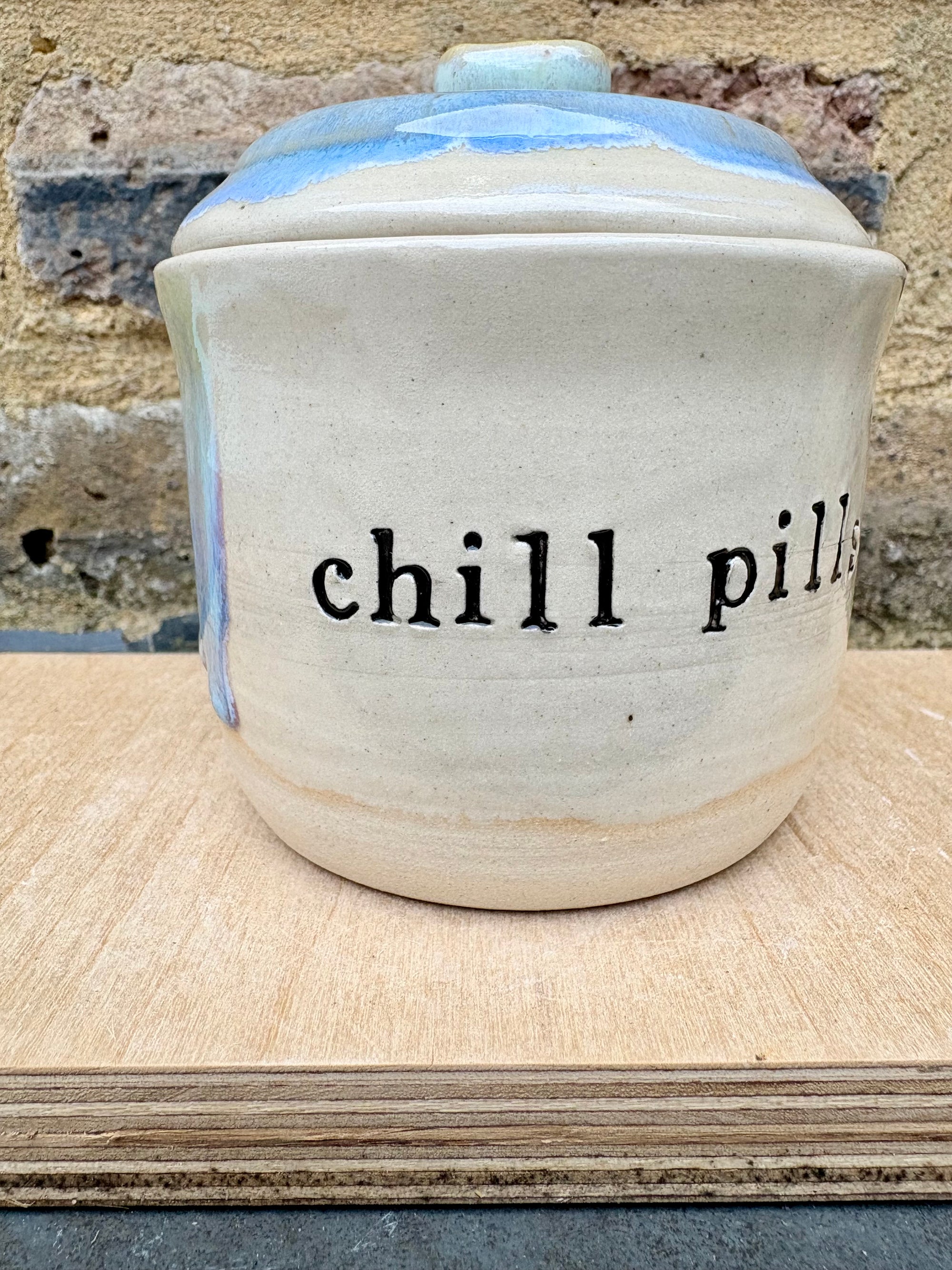 "chill pills" lidded pot (oyster blue)
