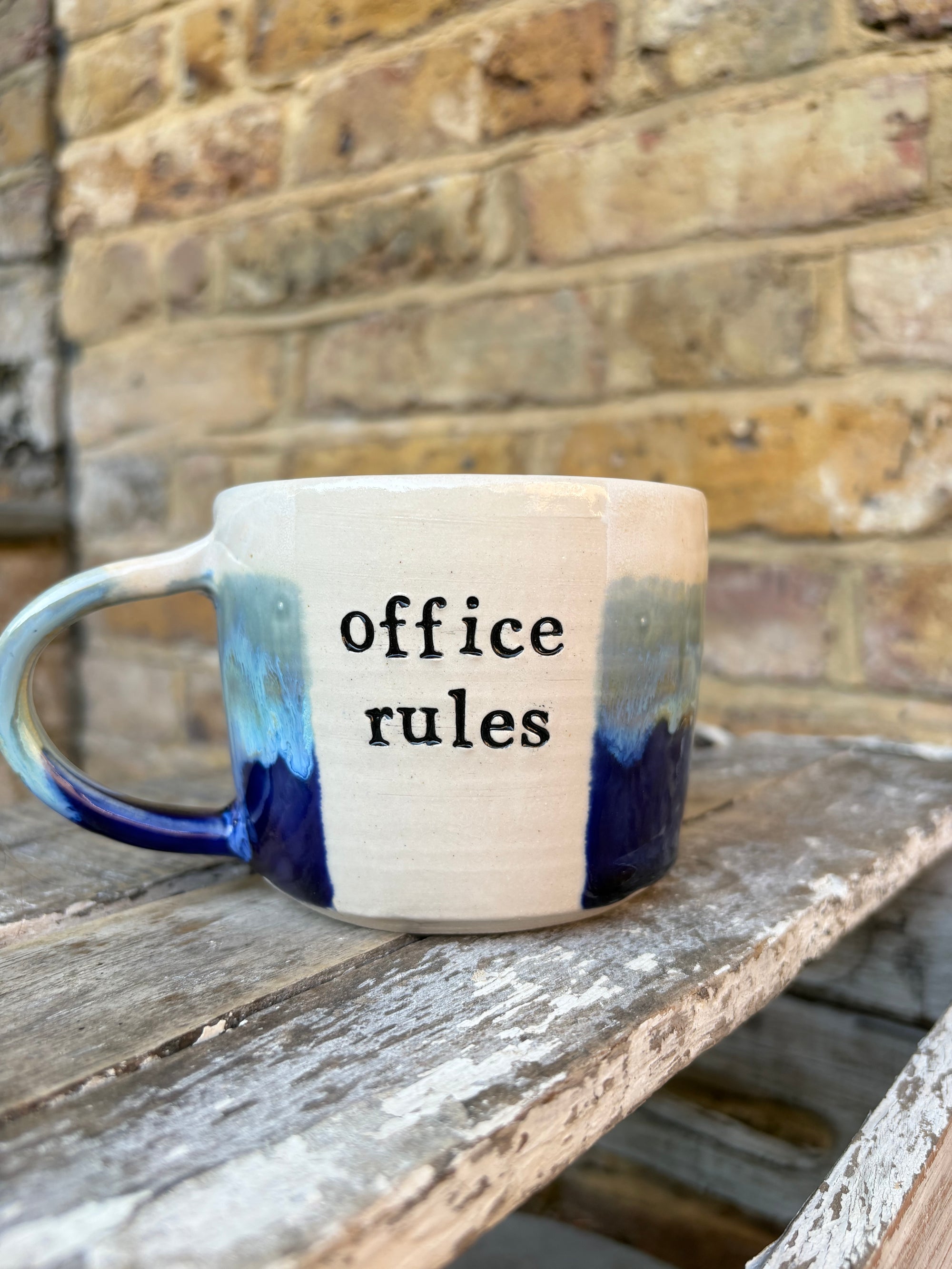 "office rules” "no whistling no humming no sniffing no chewing no toes (men)" mug (white/blue, 300ml)