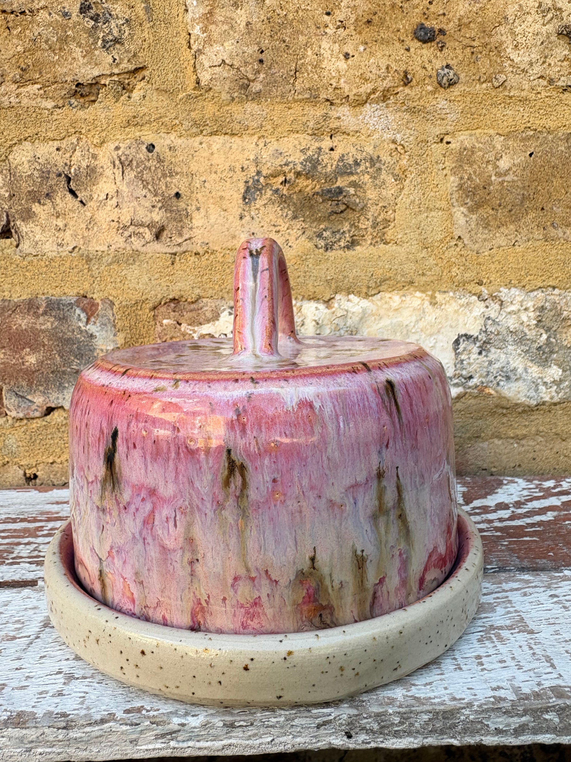 Butter Dish (butter slut, pink wood, flecked clay, handle)